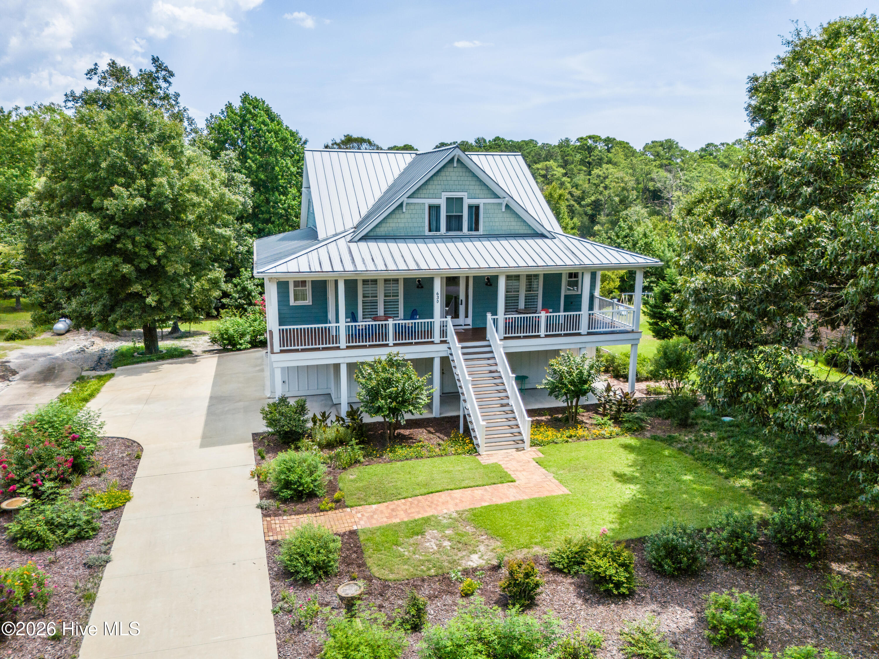 630 Ravenswood Road Property Photo 1