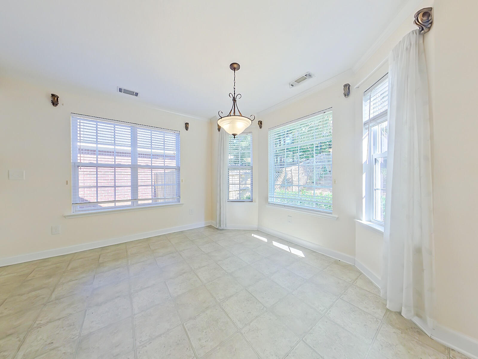 615 Ventana Drive Property Photo 7