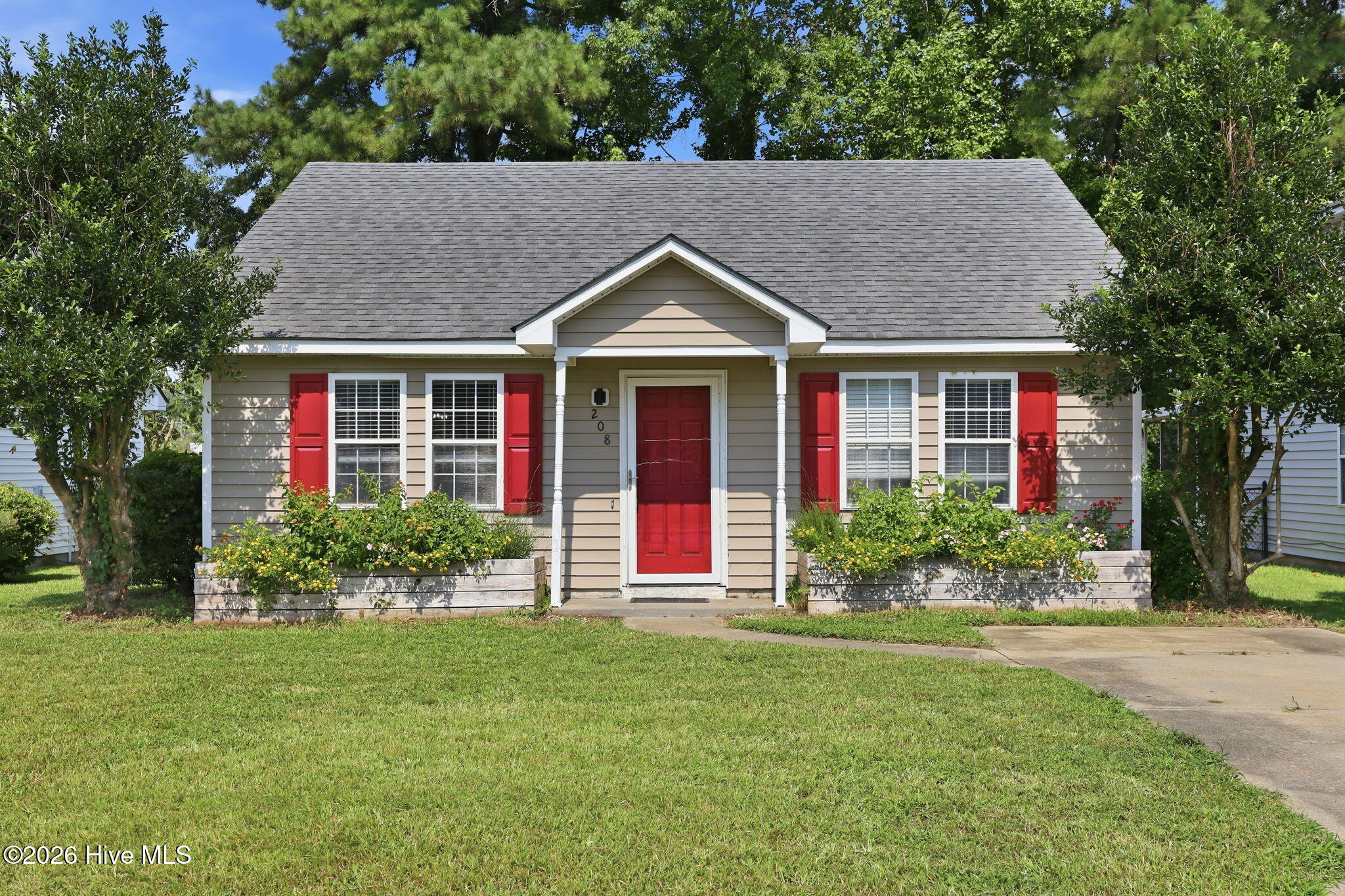 208 Old Oak Road Property Photo 1