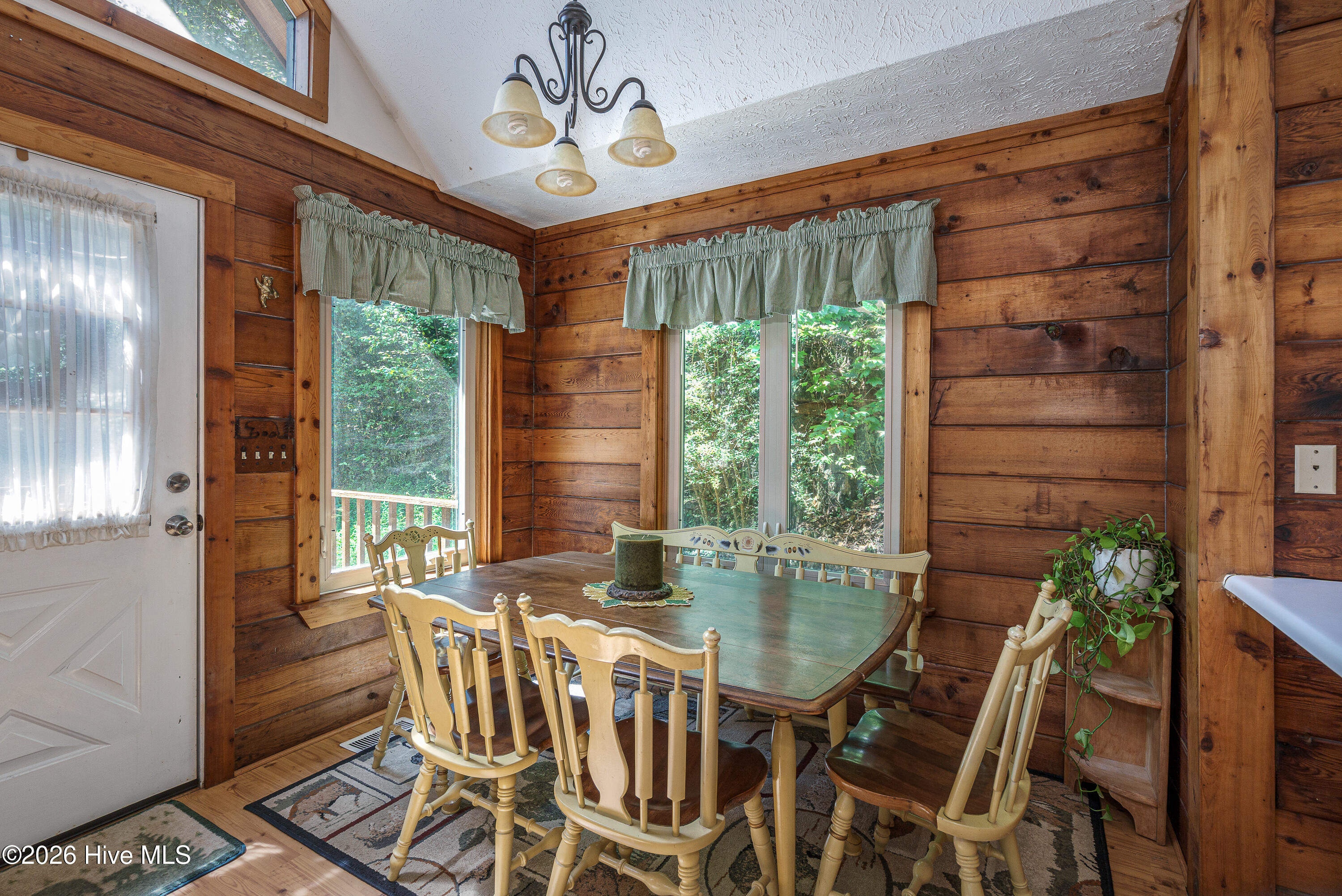 525 Beaver Ridge Road Property Photo 7