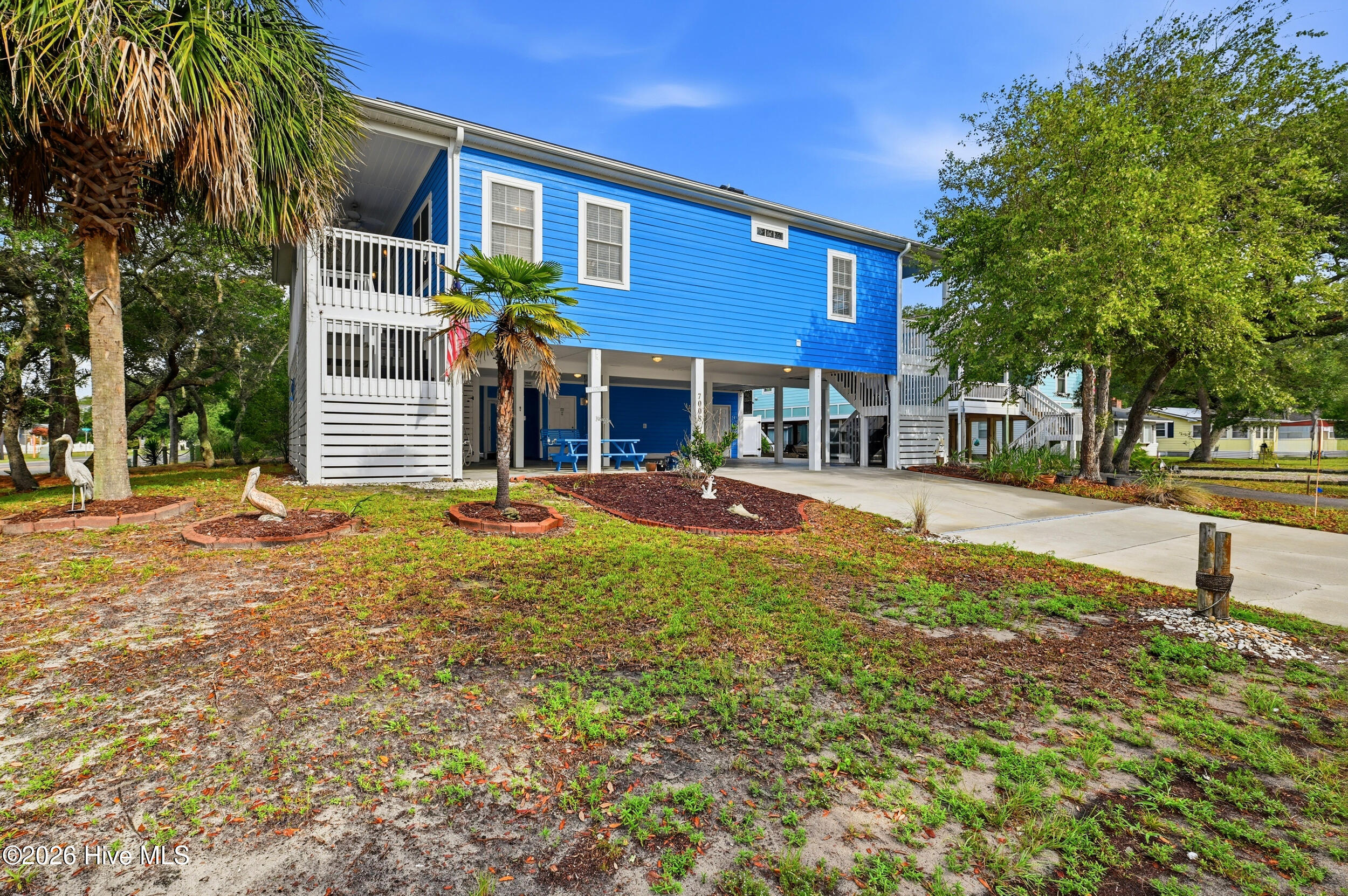 7008 E Oak Island Drive Property Photo 1