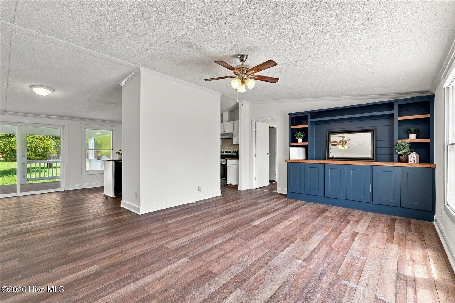 420 Royal Way Se Property Photo 6