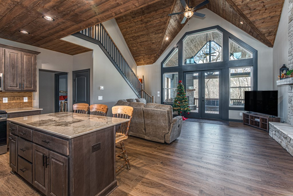 318 Tracks Hollow Property Photo 7