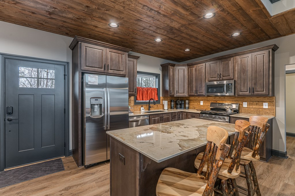 318 Tracks Hollow Property Photo 8