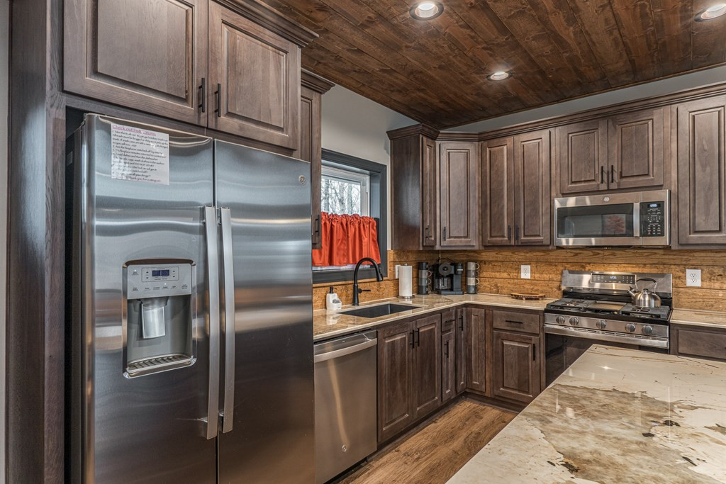 318 Tracks Hollow Property Photo 9