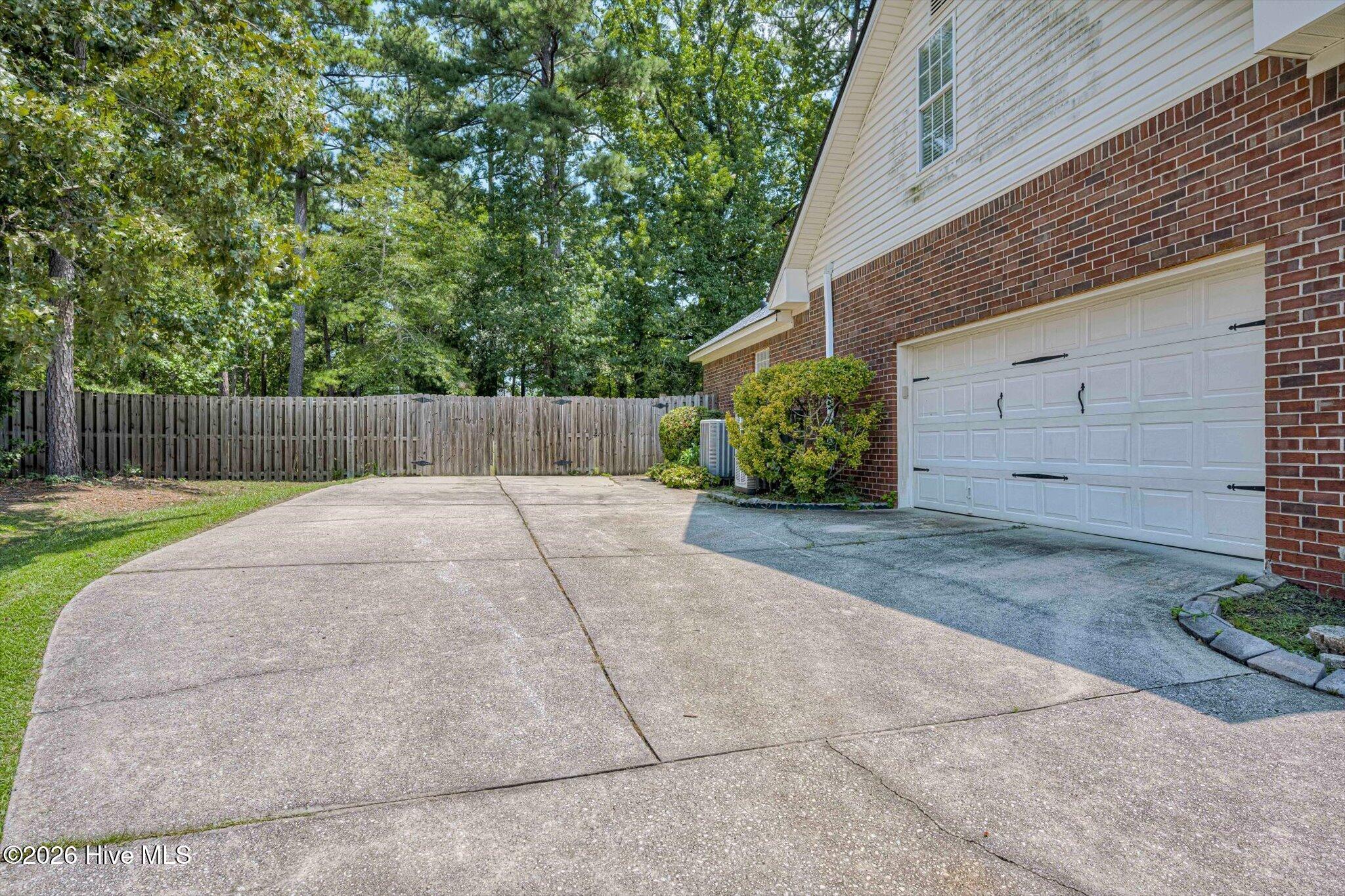 224 Bainbridge Drive Property Photo 3