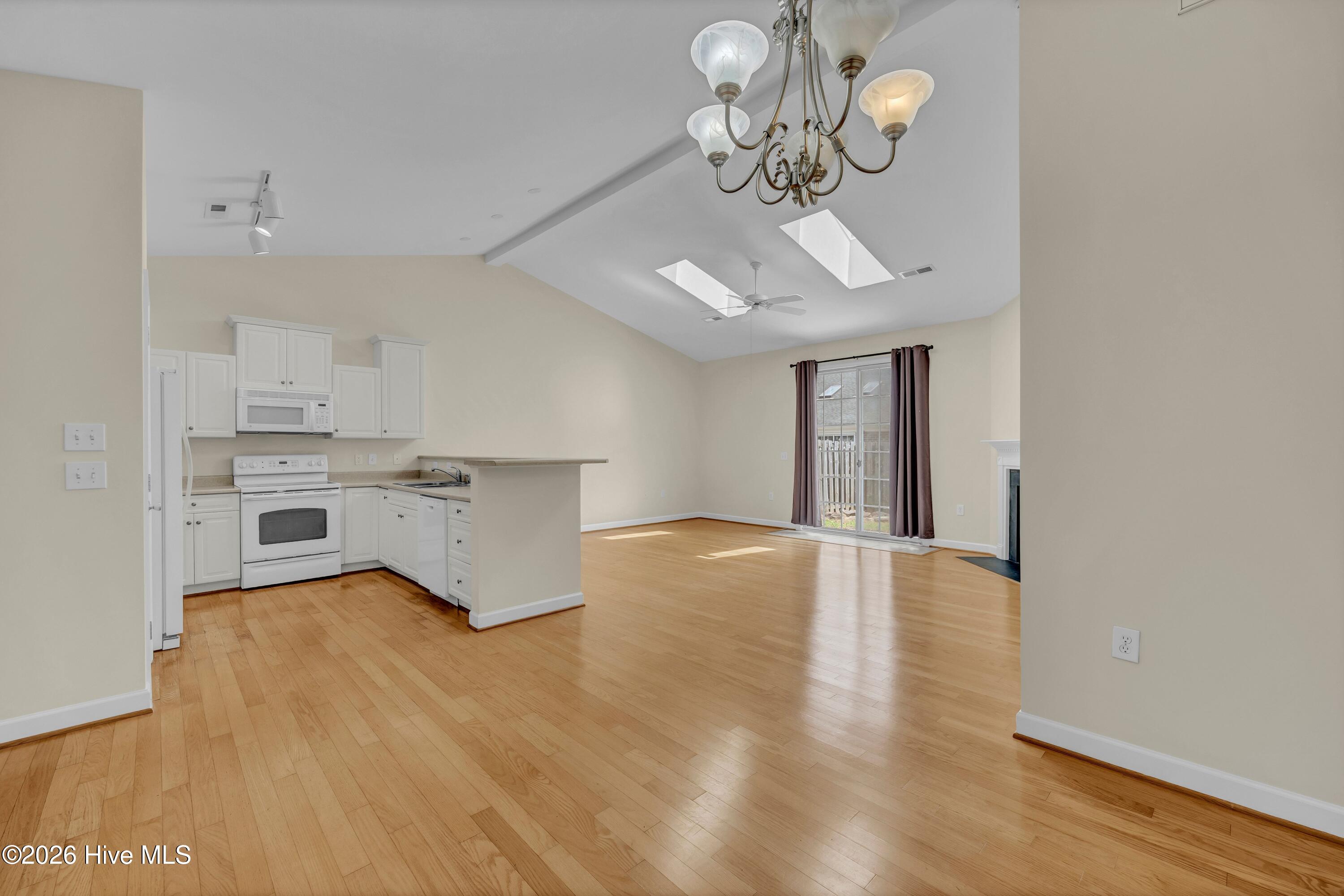 337 Monlandil Drive Property Photo 8