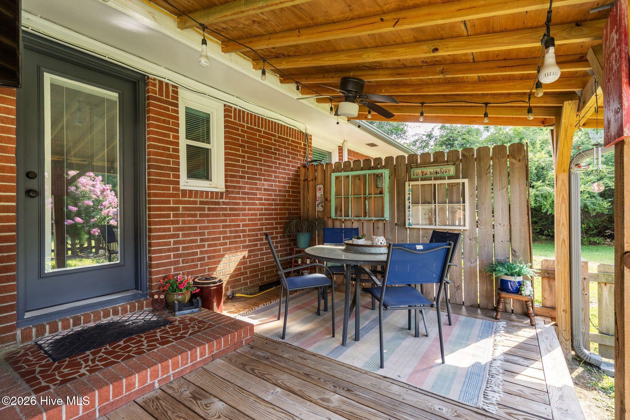 217 E Henry Street Property Photo 40
