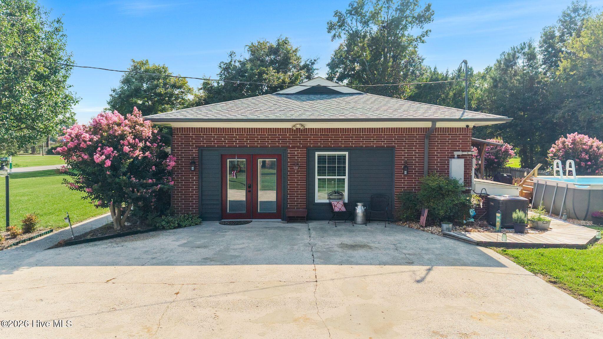 217 E Henry Street Property Photo 54