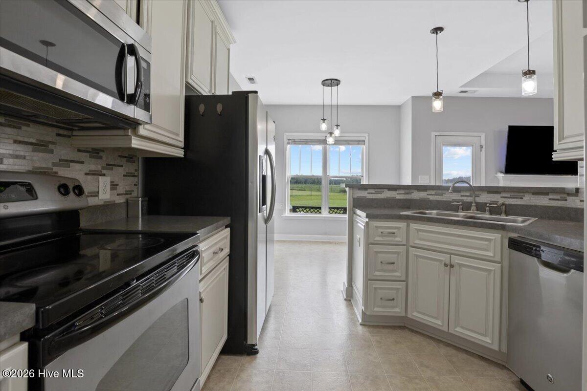 400 Wingspread Drive Property Photo 11