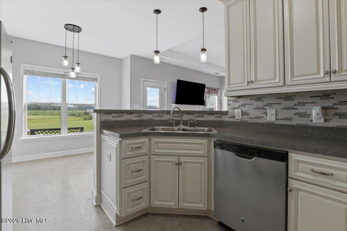 400 Wingspread Drive Property Photo 12