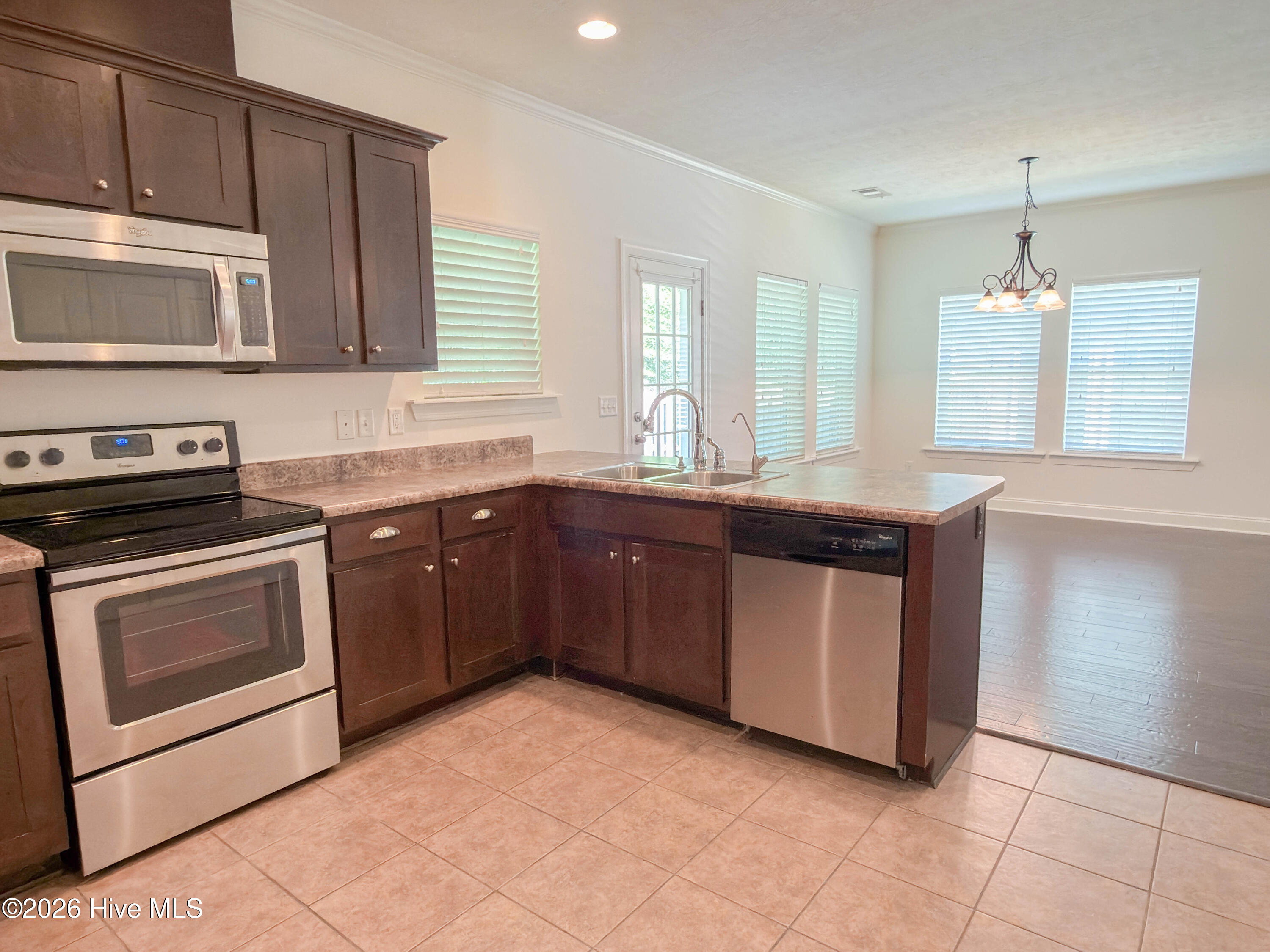 1953 Kenlock Drive Property Photo 6