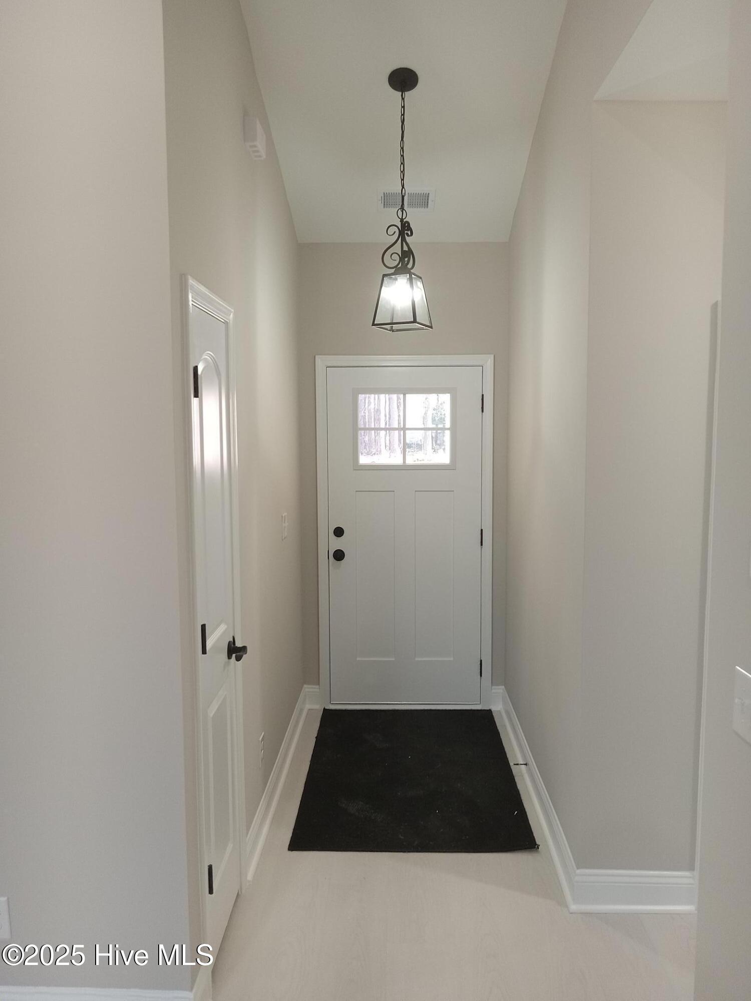 525 Vineland Drive Property Photo 4