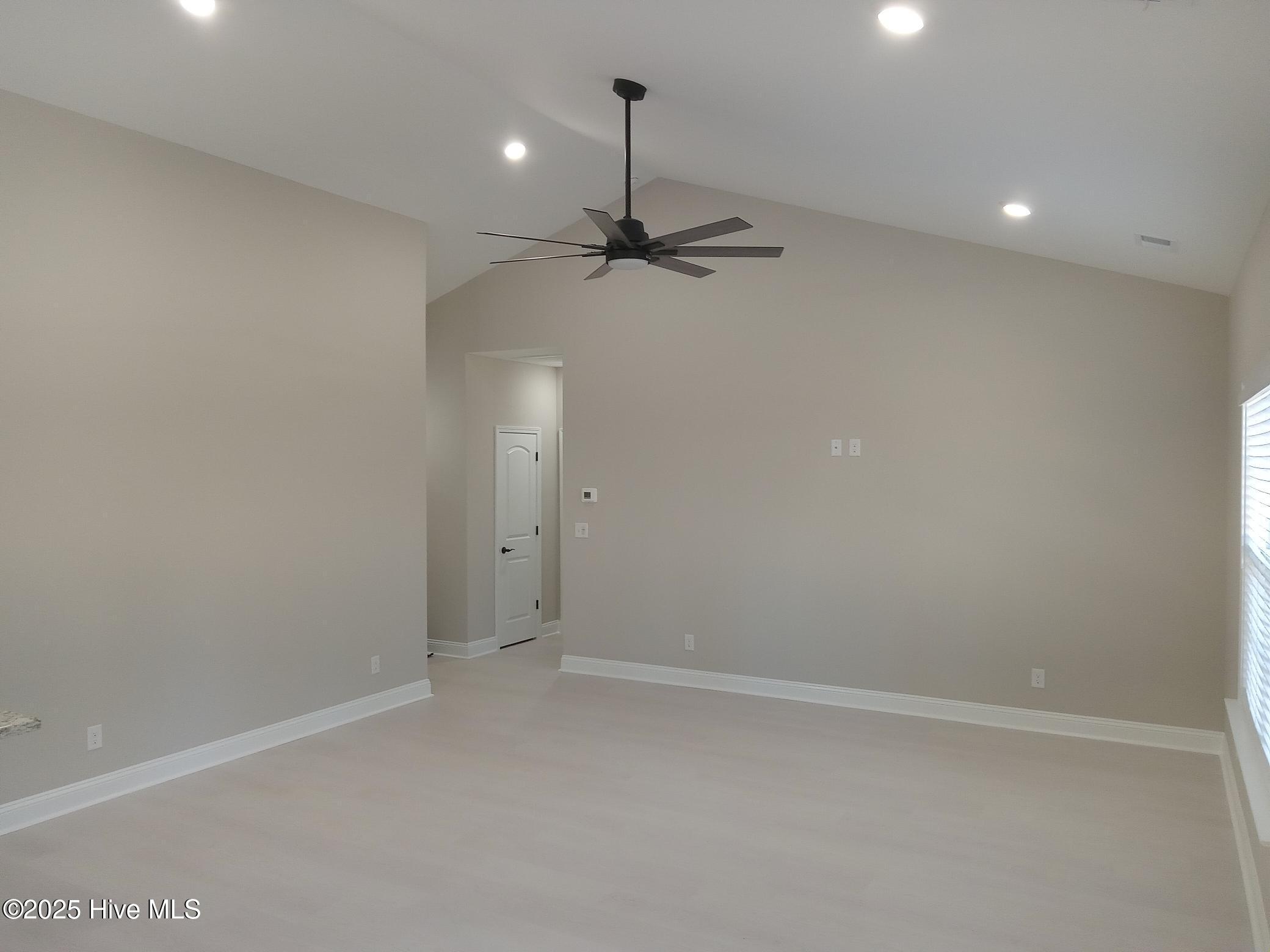 525 Vineland Drive Property Photo 6