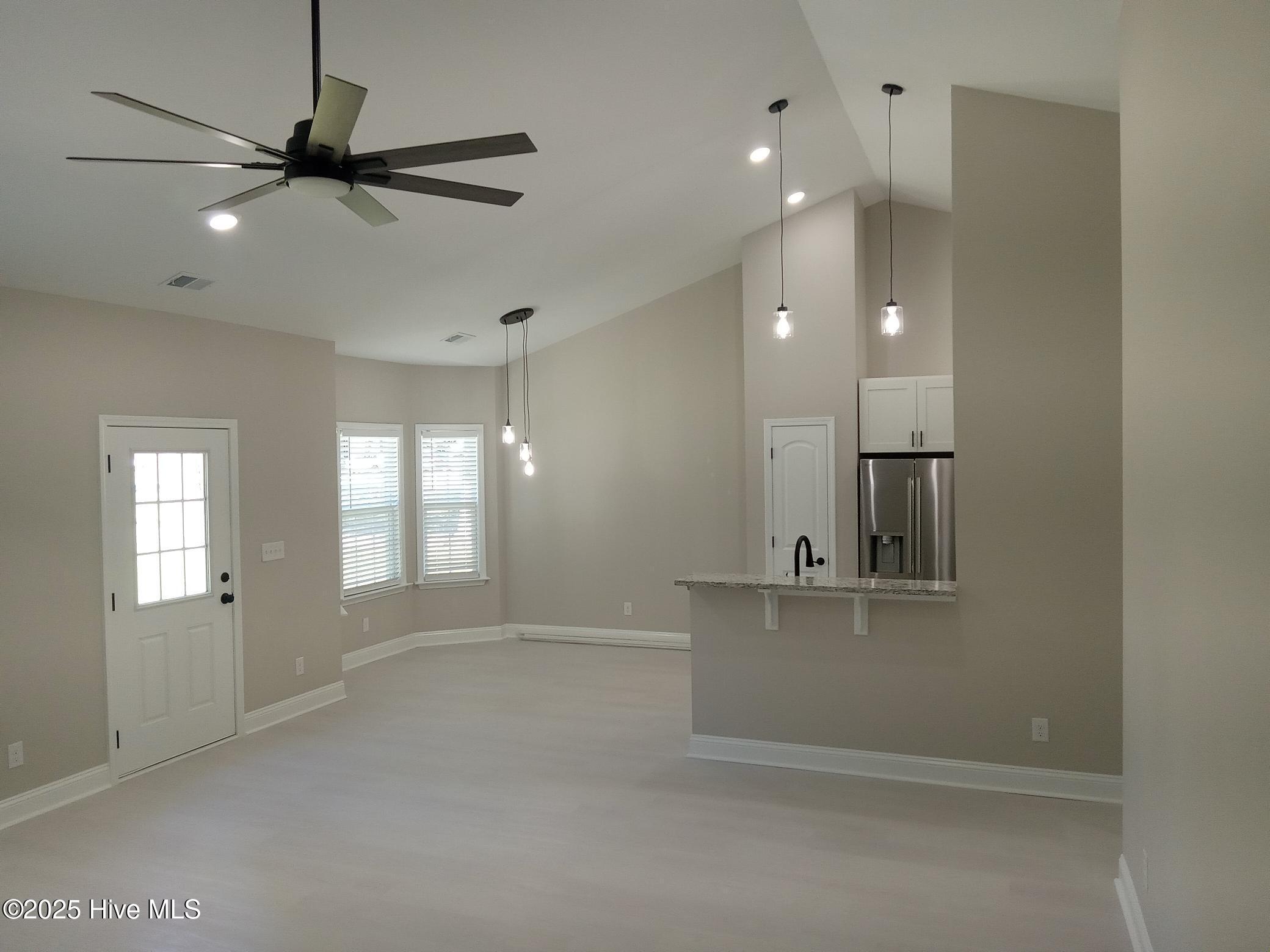 525 Vineland Drive Property Photo 7