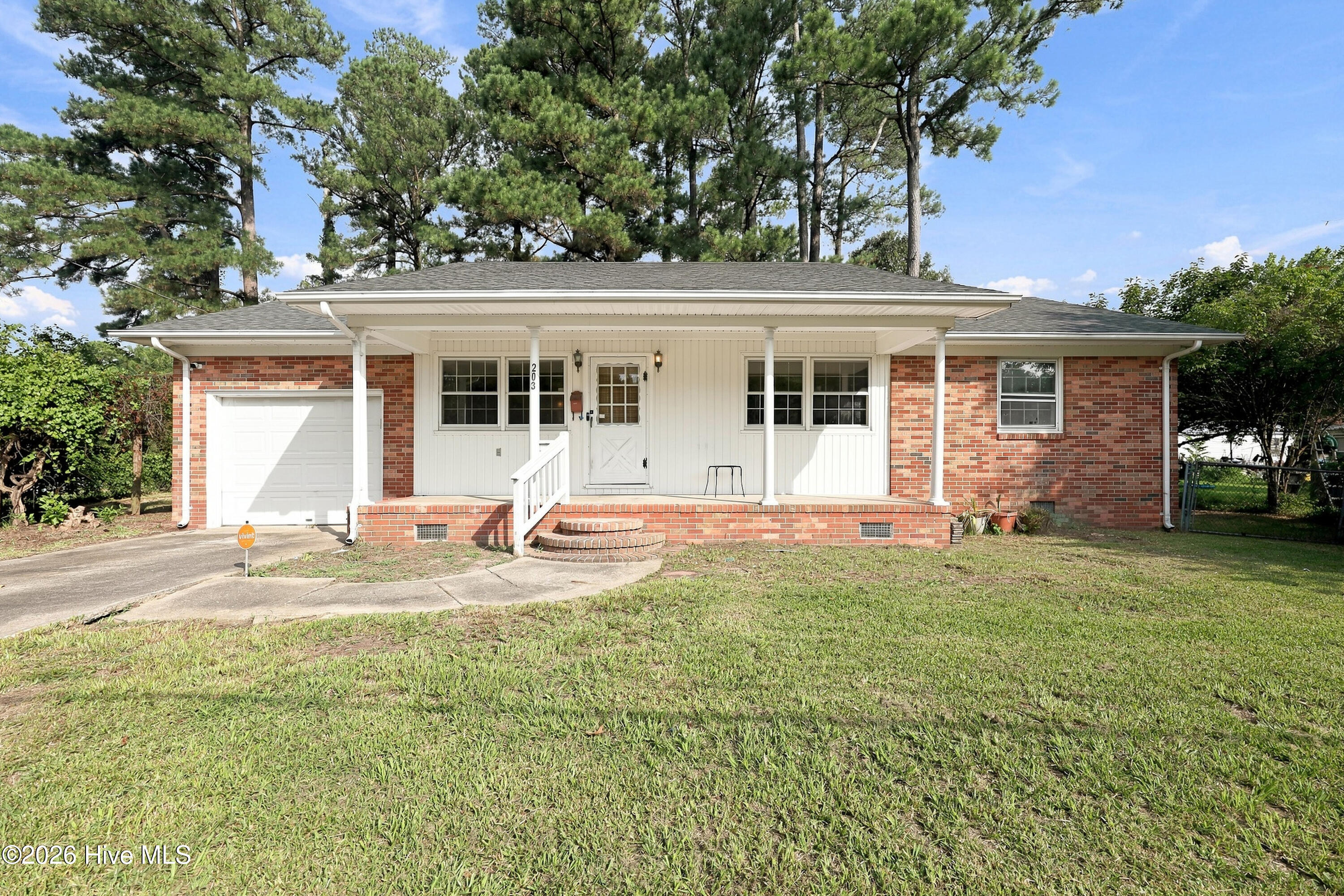 203 Long Acres Drive Property Photo 1