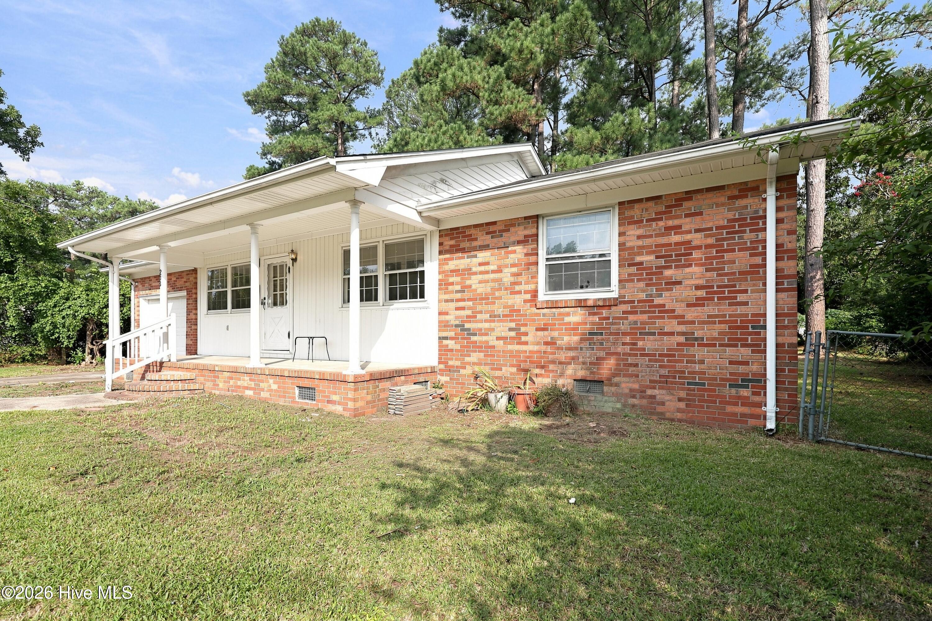 203 Long Acres Drive Property Photo 3