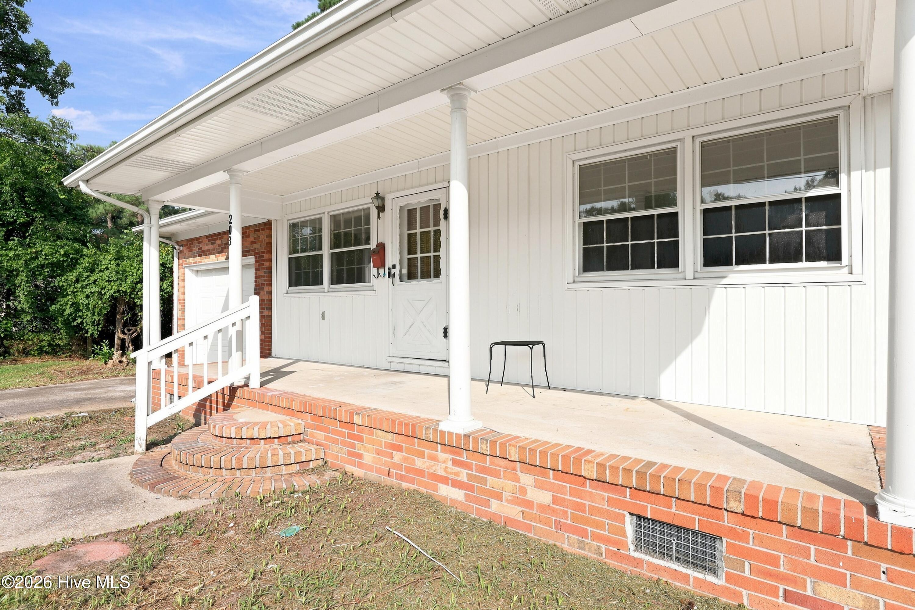 203 Long Acres Drive Property Photo 4