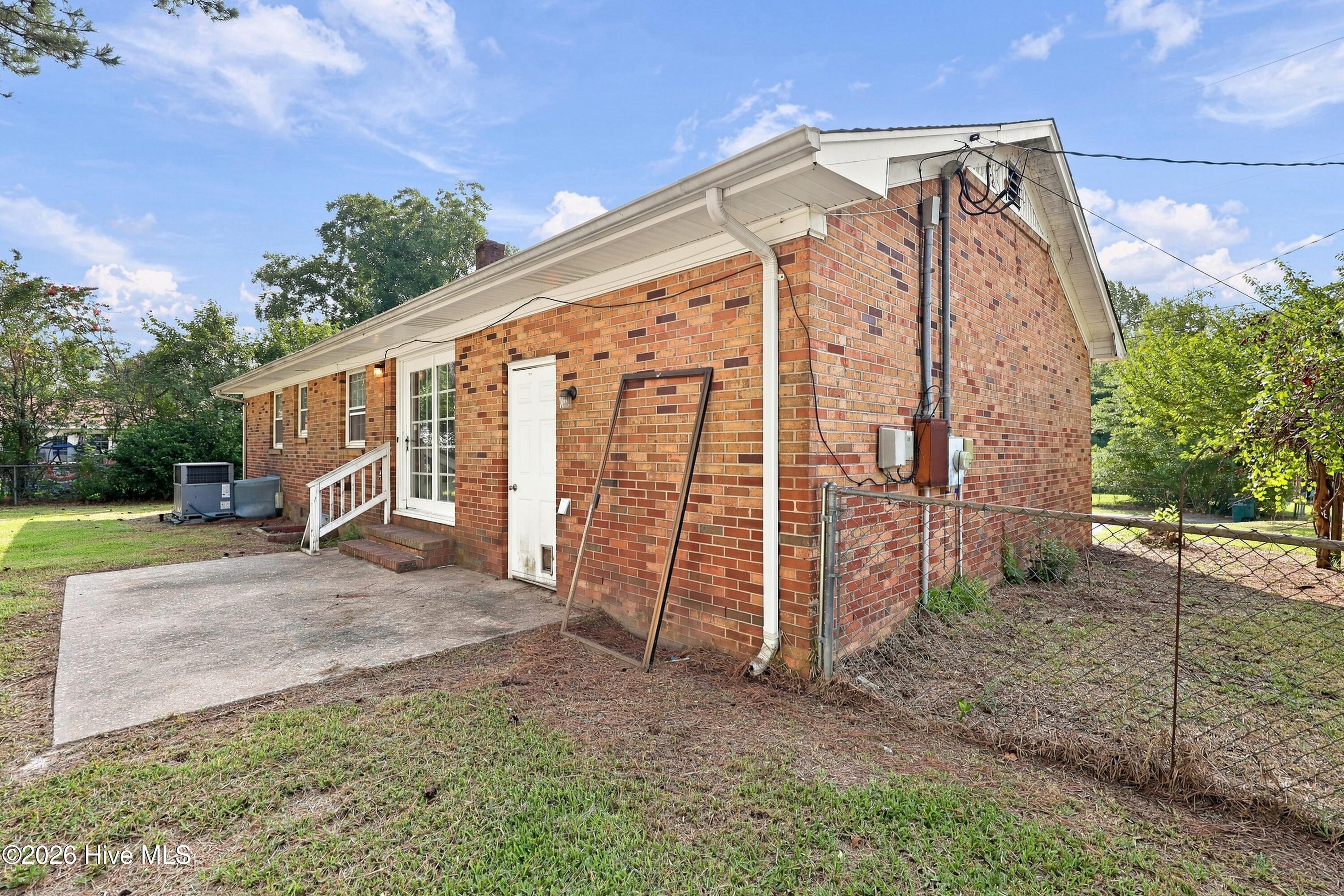 203 Long Acres Drive Property Photo 19