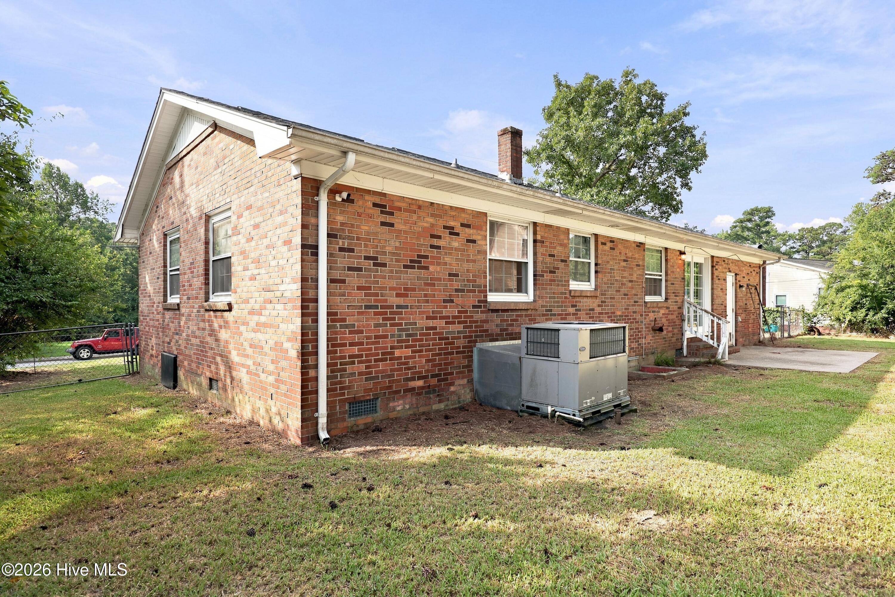 203 Long Acres Drive Property Photo 20