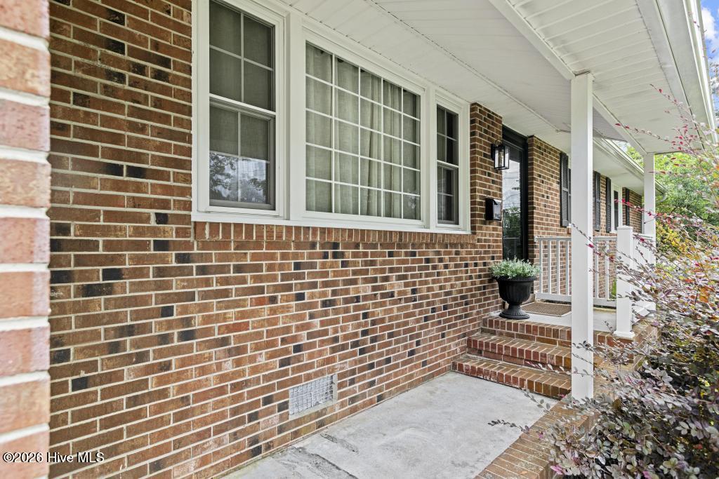1121 Hendricks Avenue Property Photo 3