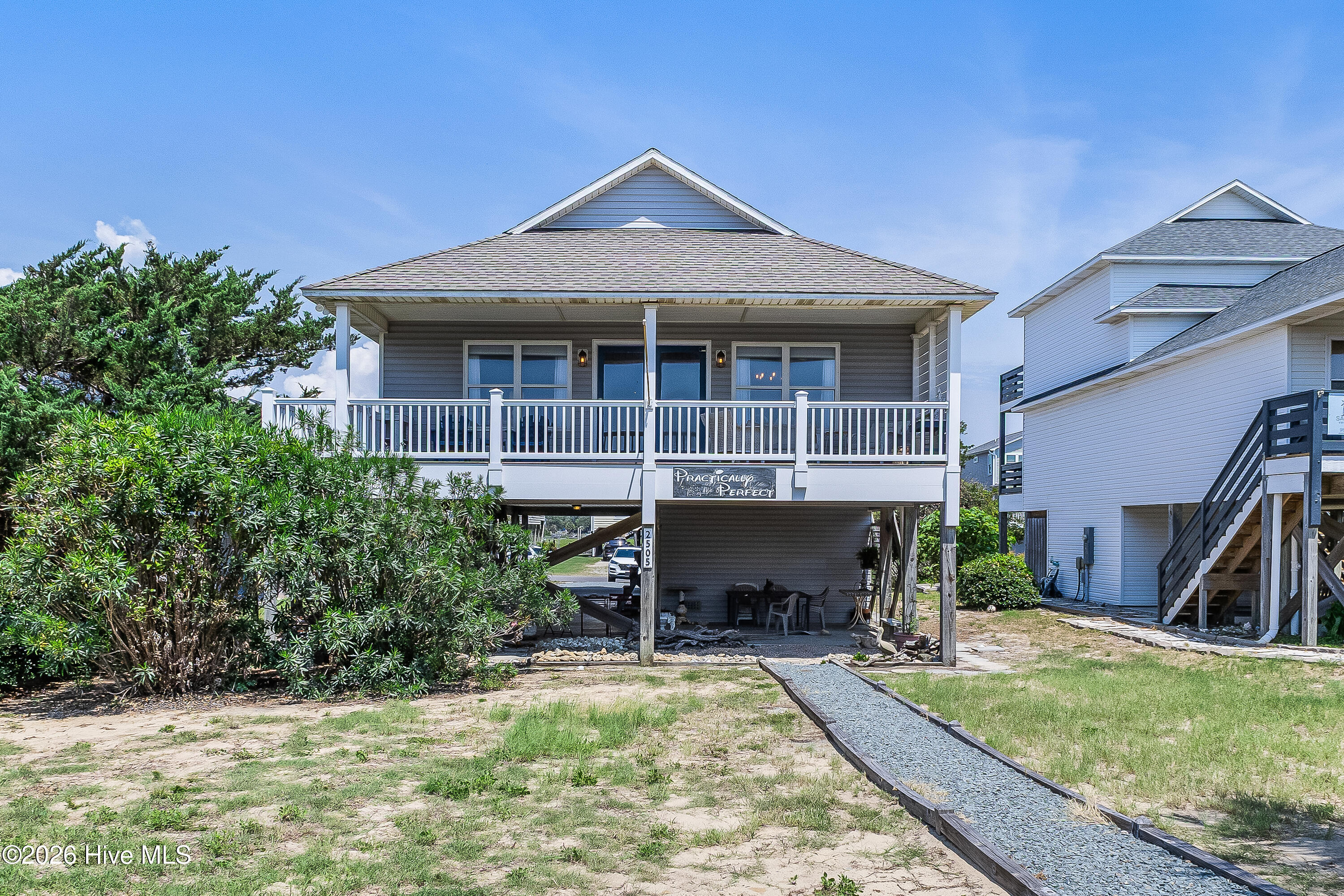 2505 W Dolphin Drive Property Photo 1