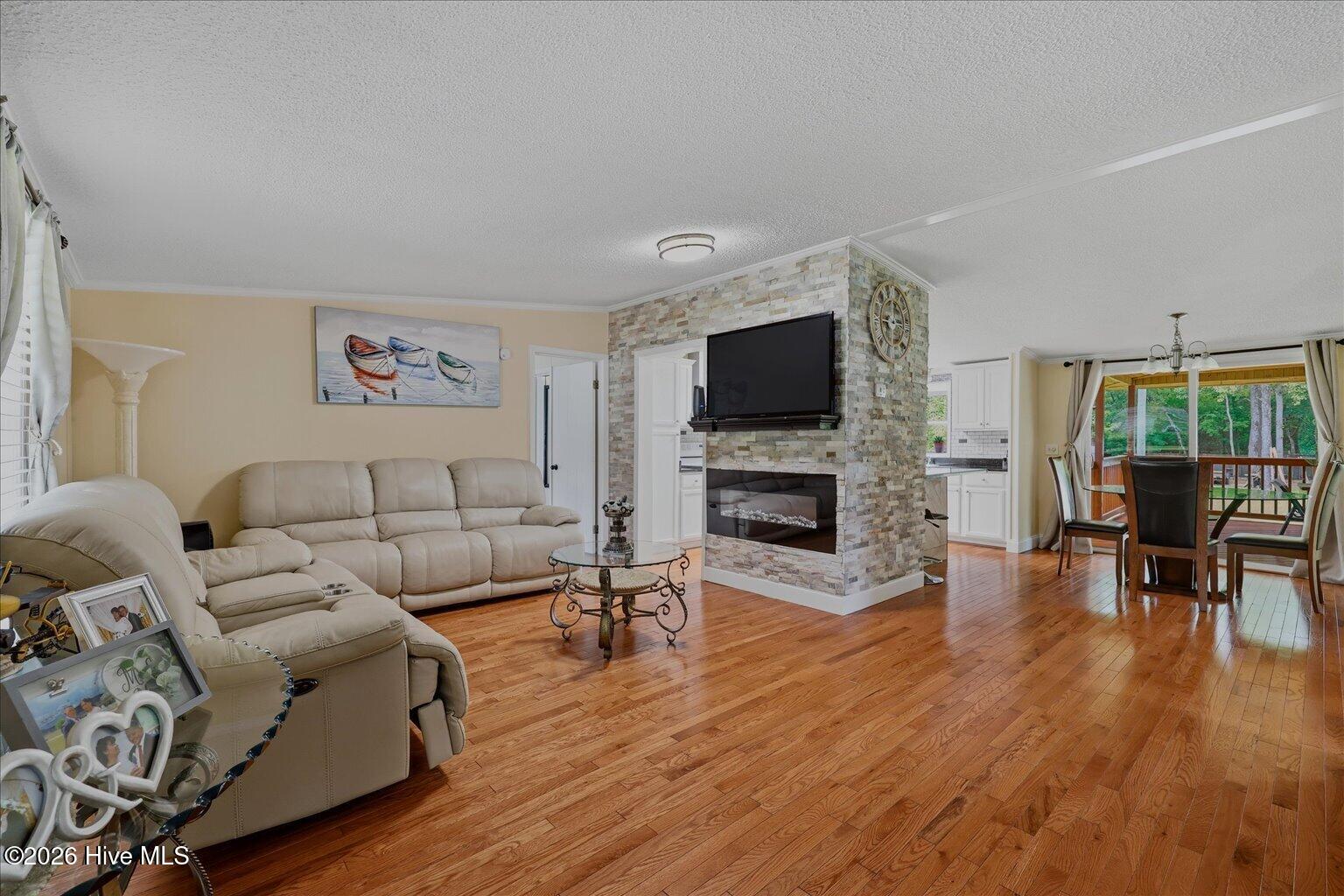 8716 Old Forest Drive Ne Property Photo 3