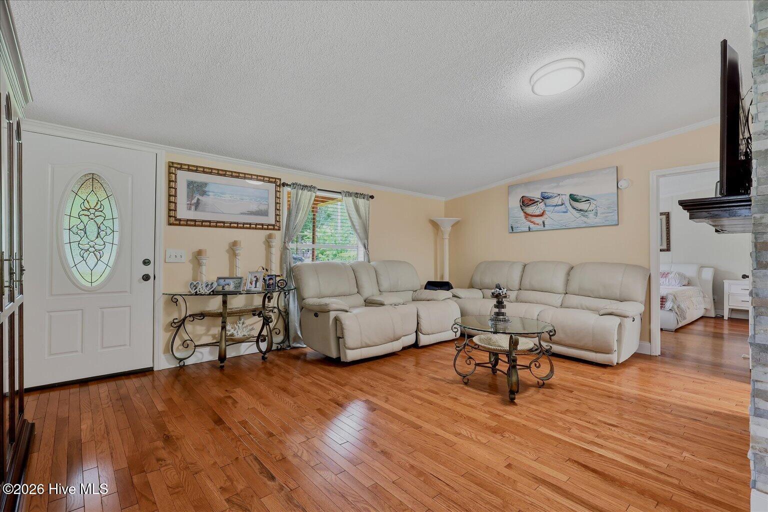 8716 Old Forest Drive Ne Property Photo 4