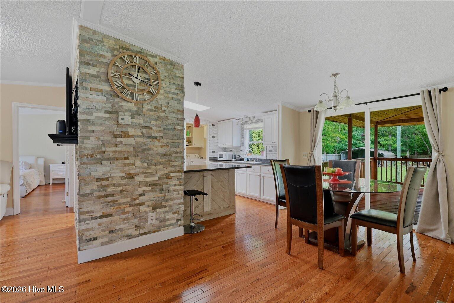 8716 Old Forest Drive Ne Property Photo 5