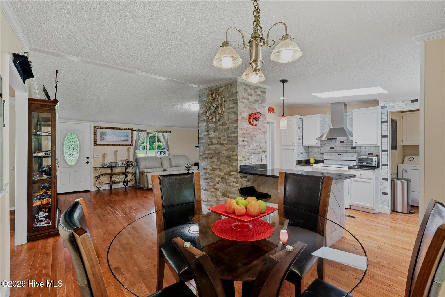 8716 Old Forest Drive Ne Property Photo 6