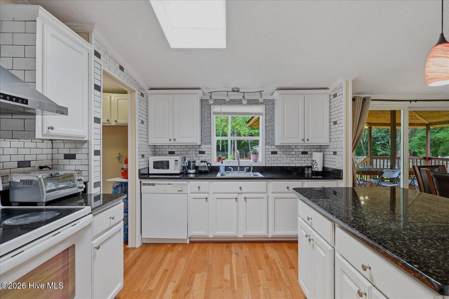 8716 Old Forest Drive Ne Property Photo 9