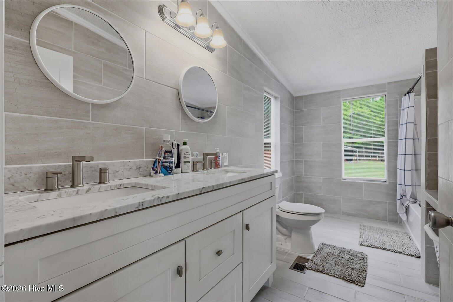 8716 Old Forest Drive Ne Property Photo 14