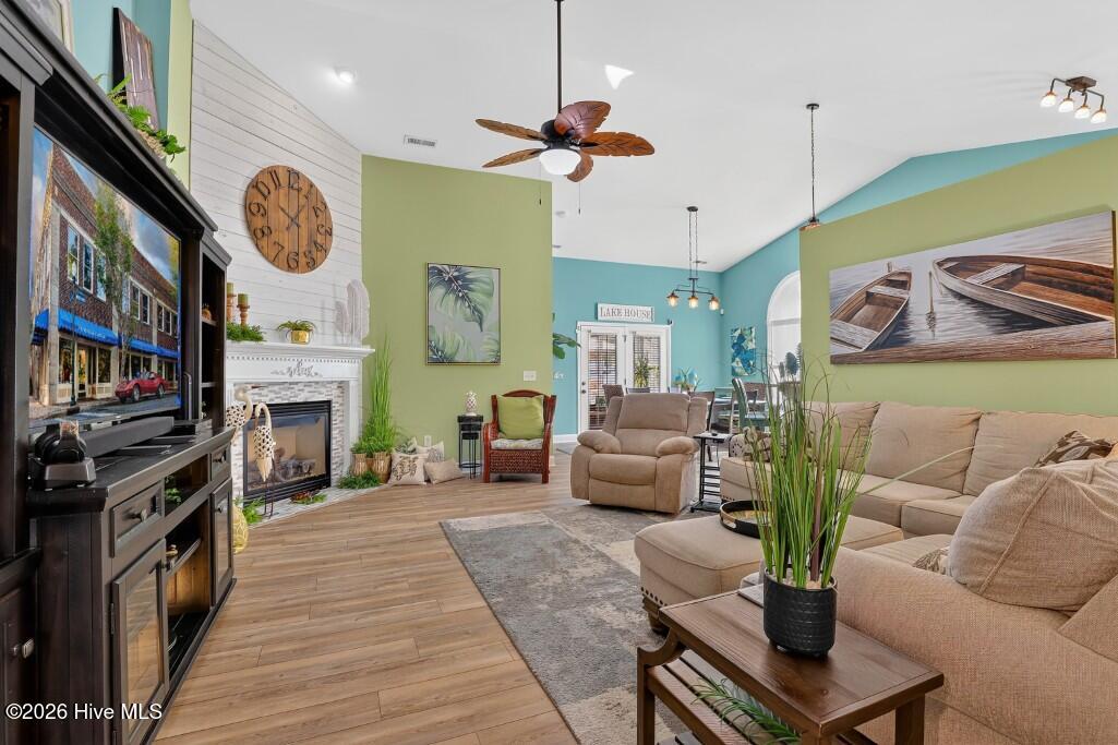 104 Bermuda View Property Photo 4