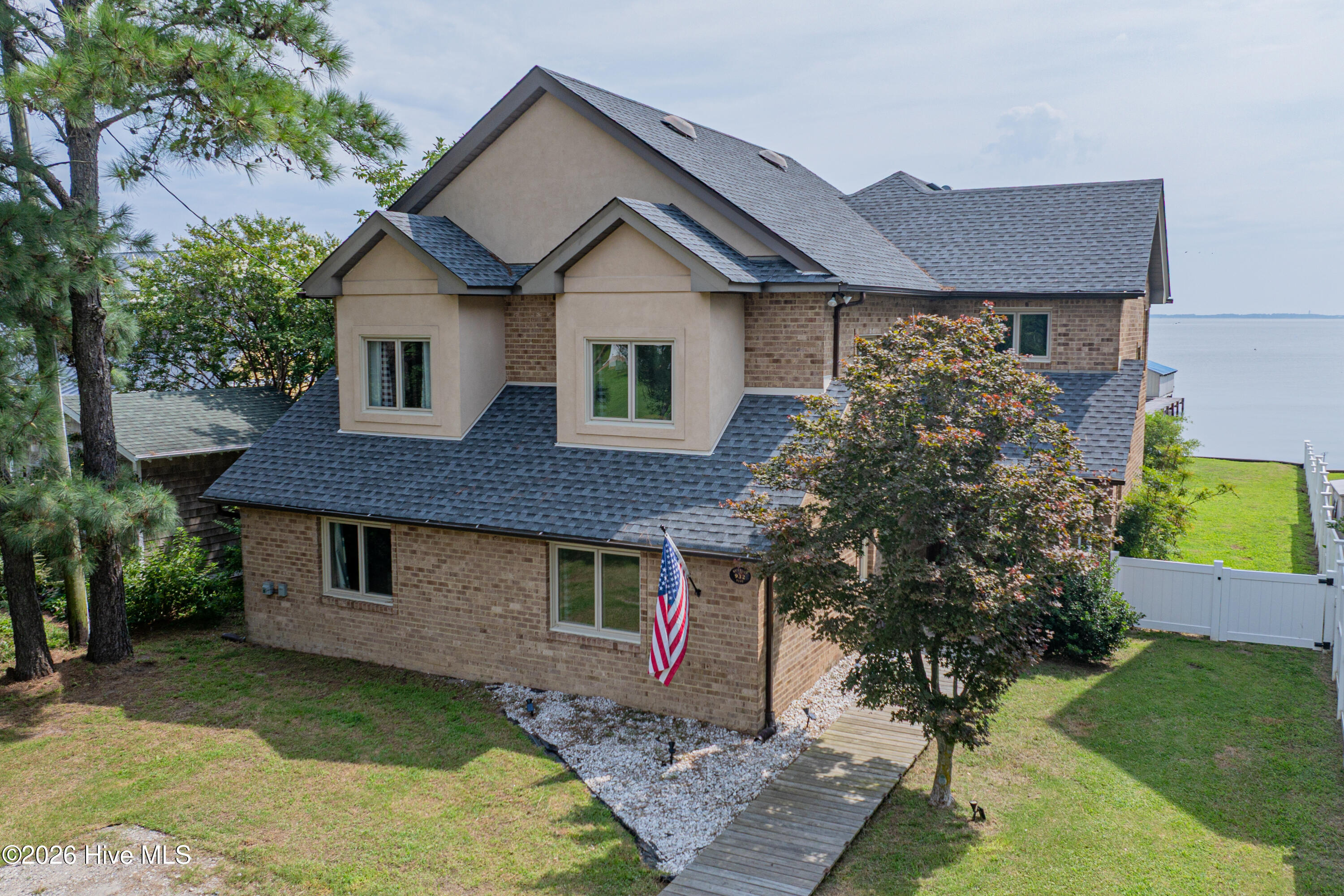 932 Waterlily Road Property Photo 2