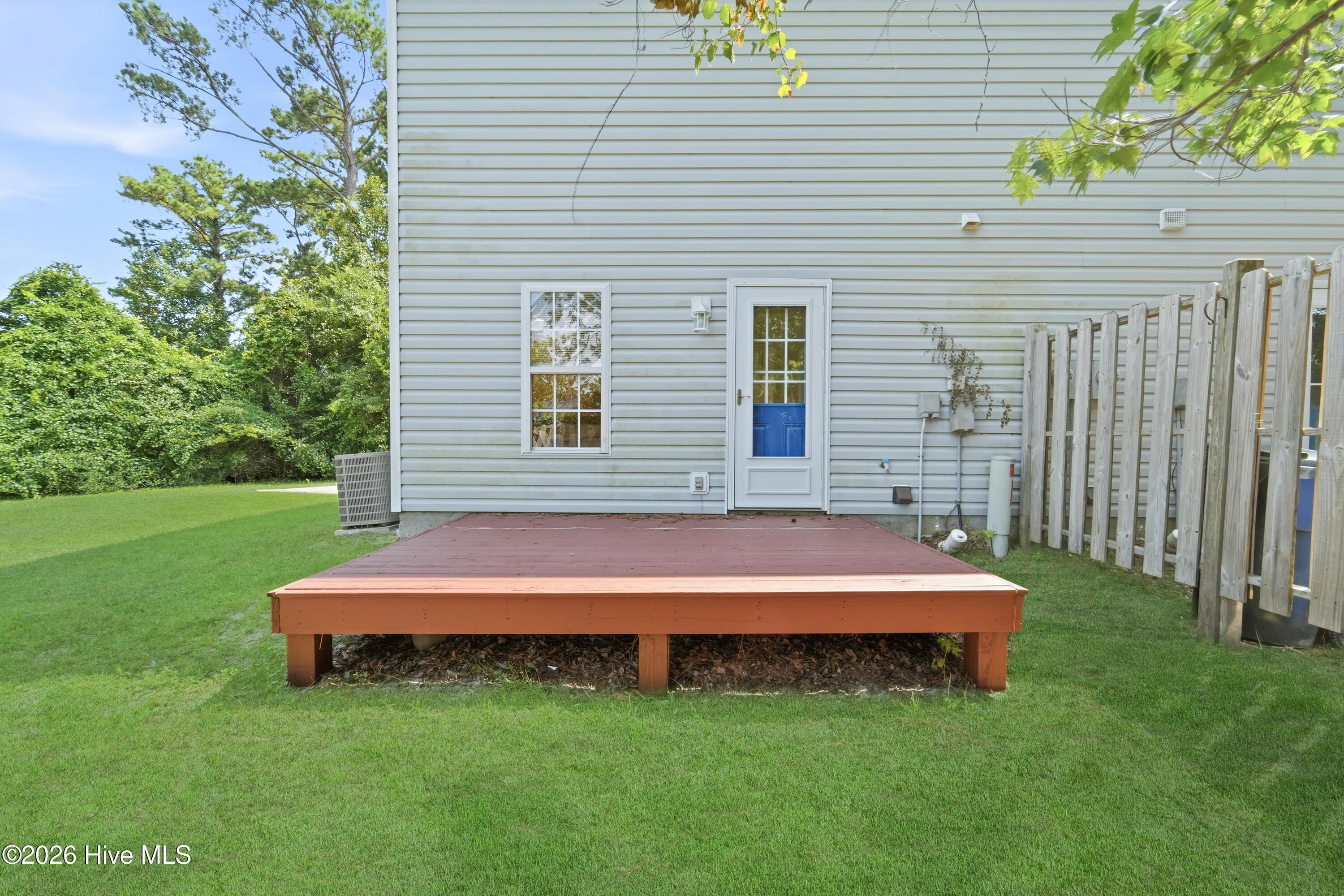 302 Johns Way Property Photo 3