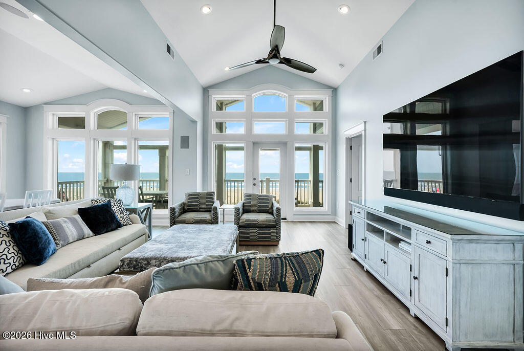 1101 Ocean Drive Property Photo 10