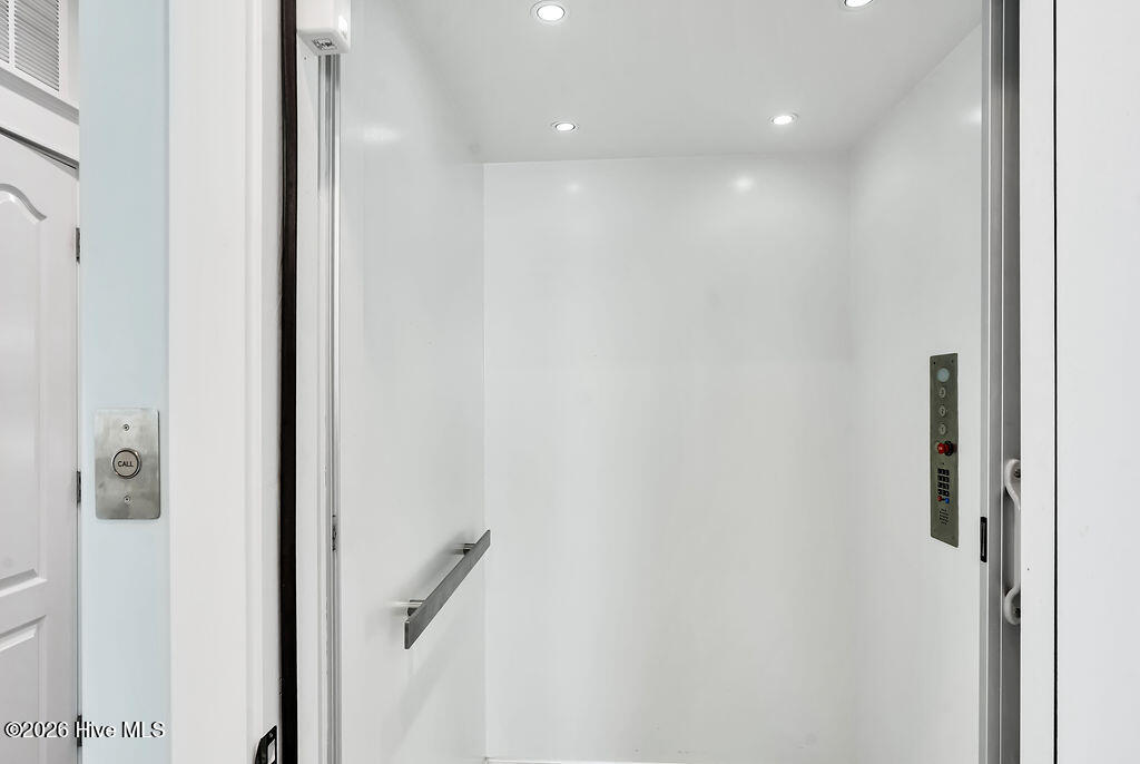 1101 Ocean Drive Property Photo 32