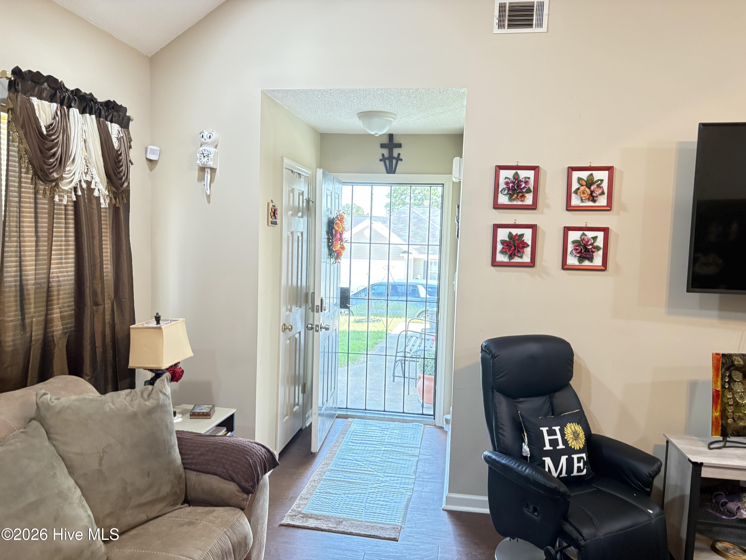 466 Connemara Trail Property Photo 8