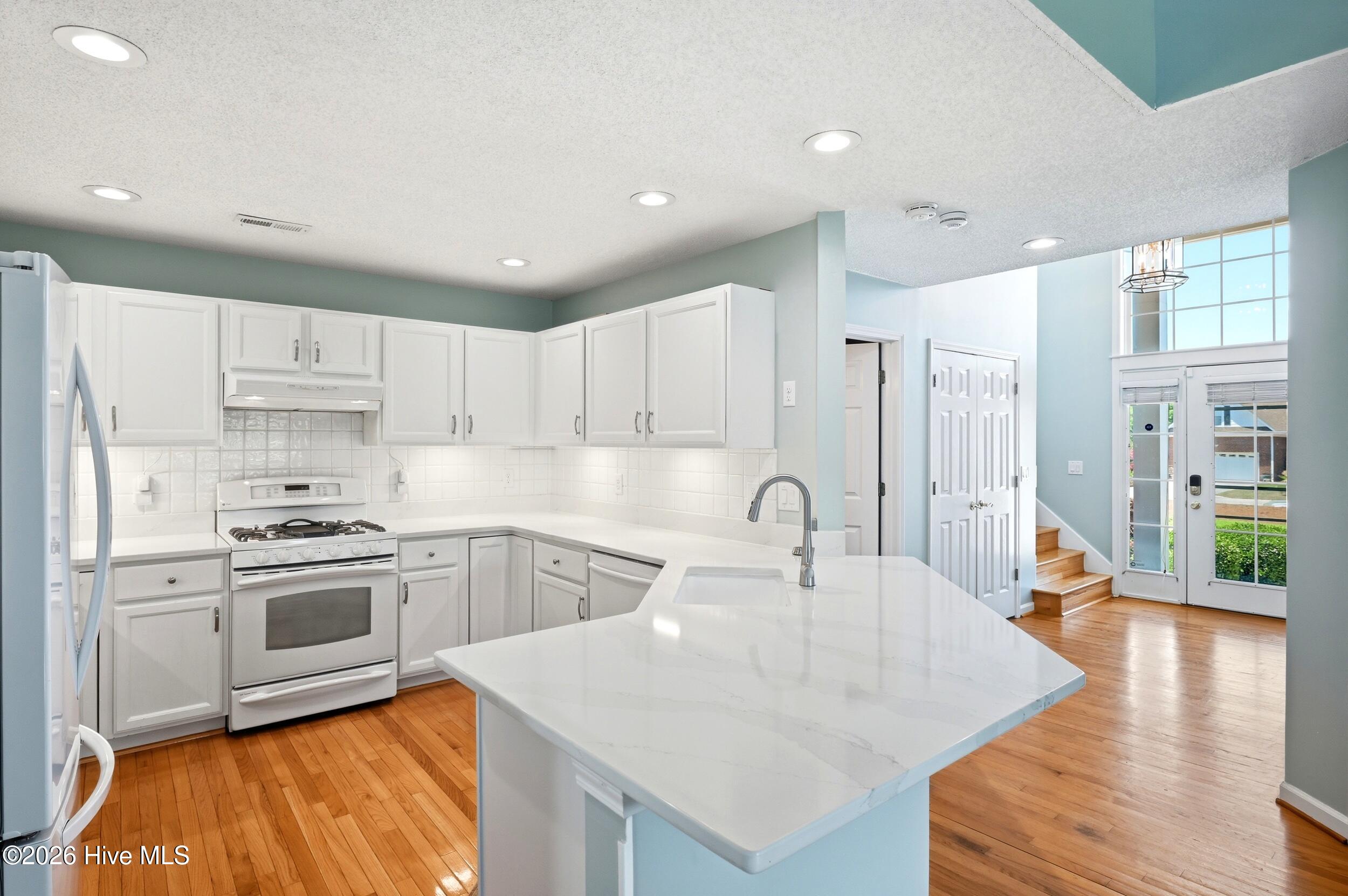 702 Tiara Drive Property Photo 6