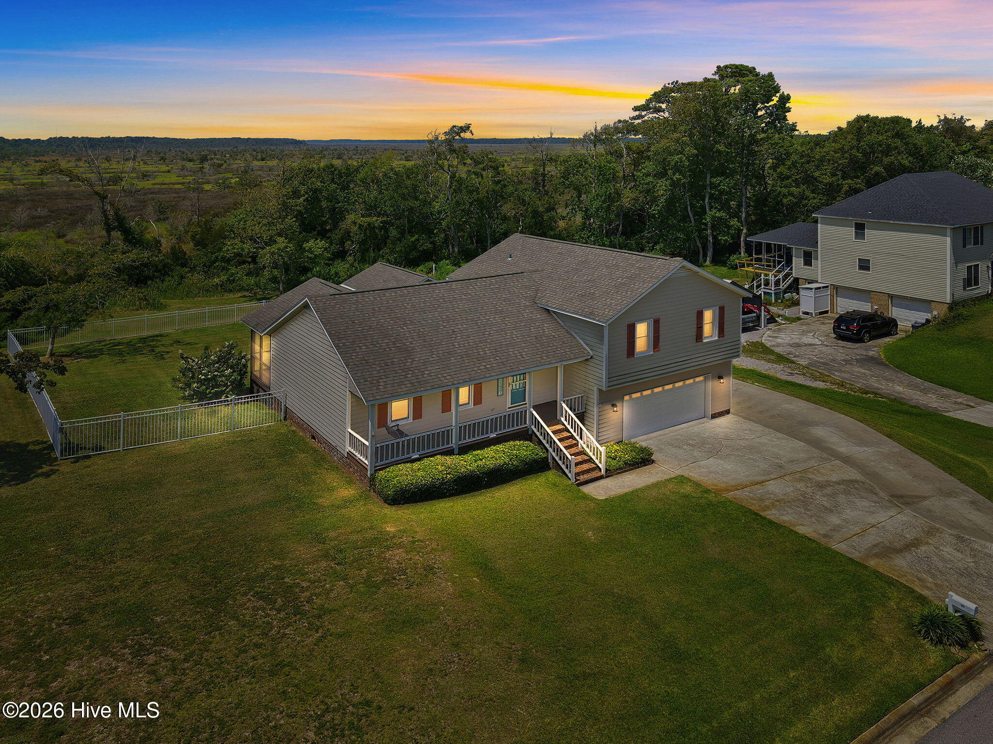 907 Oak Drive Property Photo 1