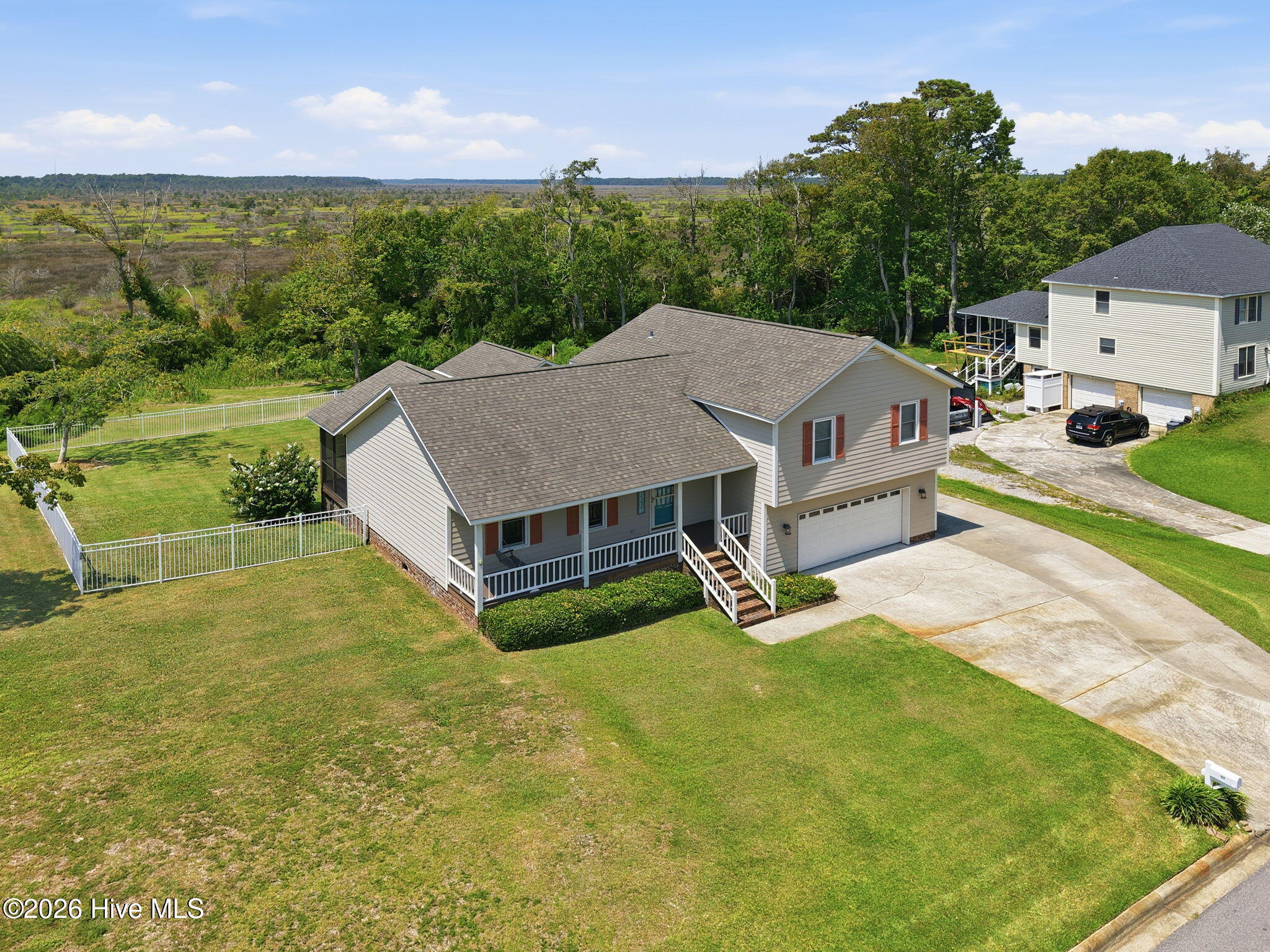 907 Oak Drive Property Photo 2
