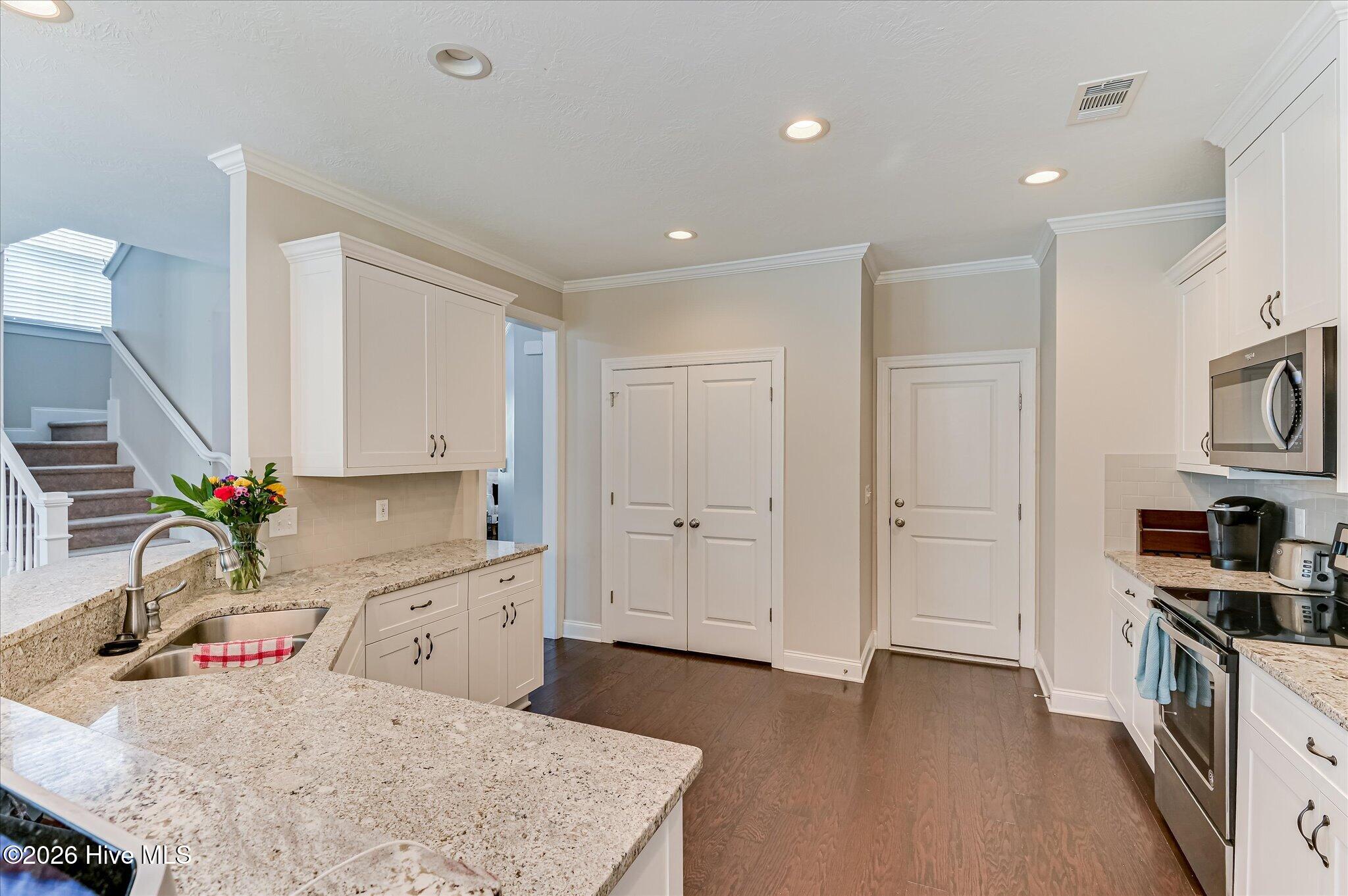 983 Glenhaven Drive Property Photo 10