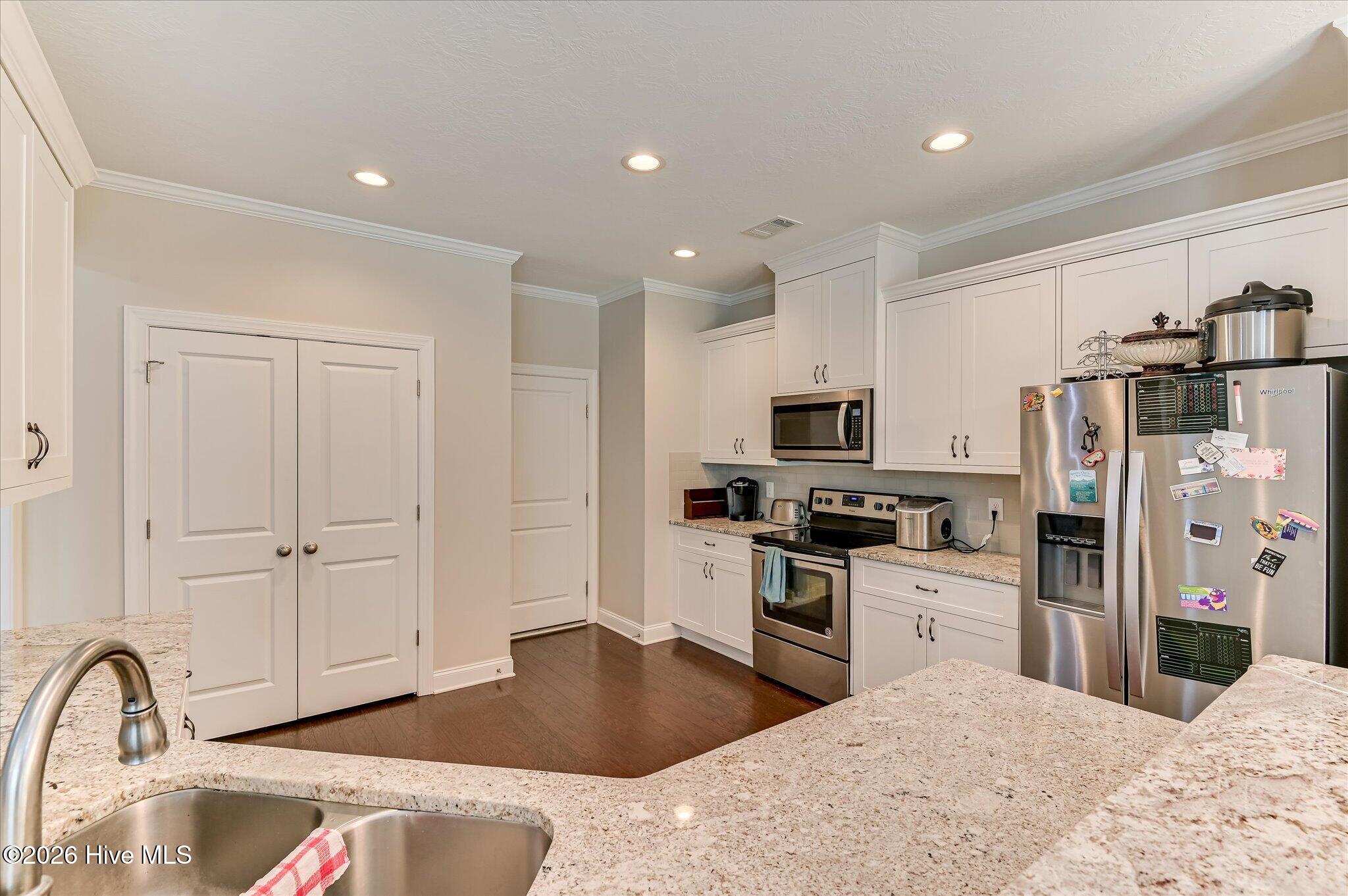 983 Glenhaven Drive Property Photo 11