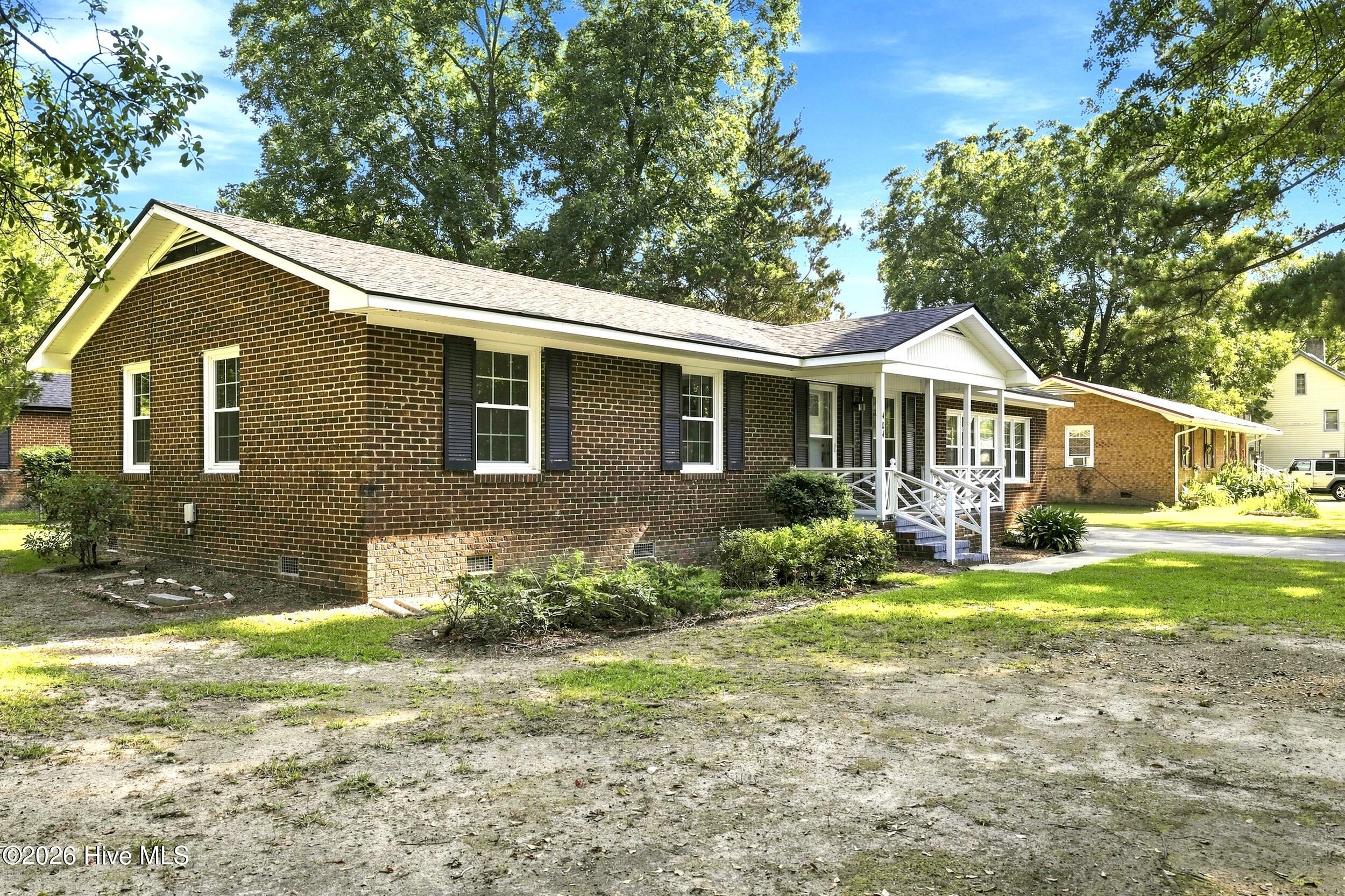 404 W Green Street Property Photo 3