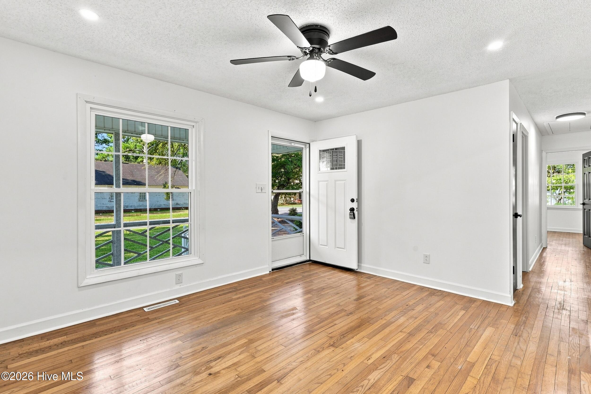 404 W Green Street Property Photo 5