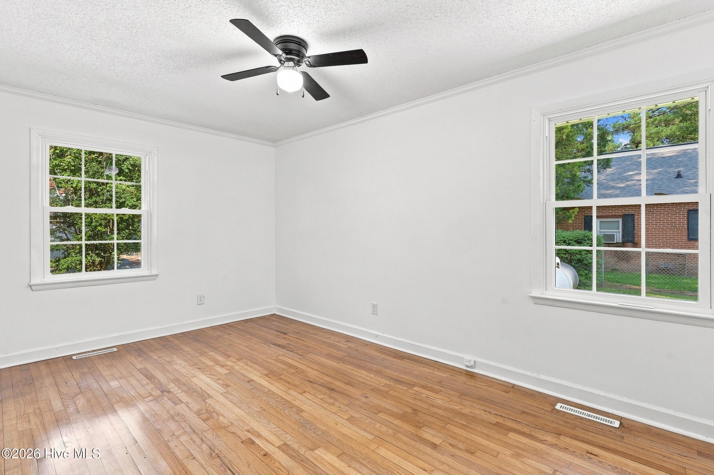 404 W Green Street Property Photo 10