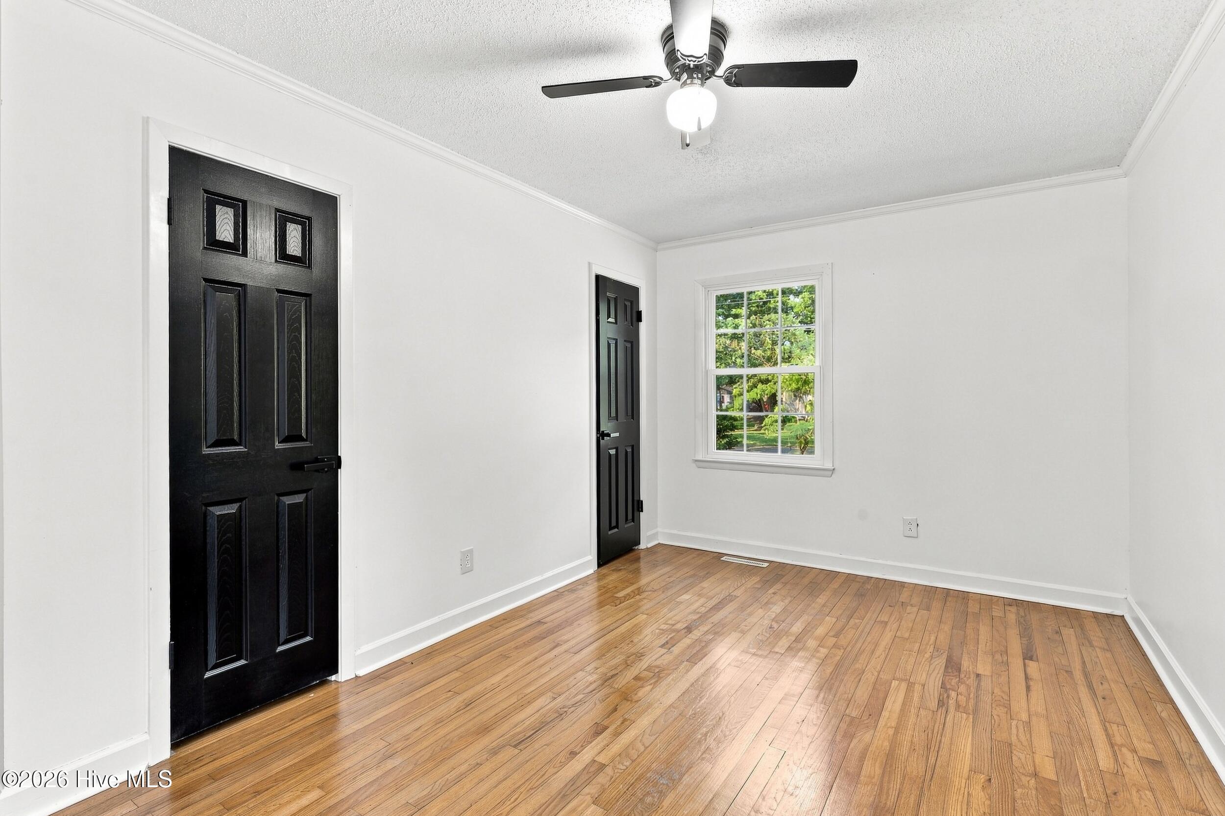404 W Green Street Property Photo 11