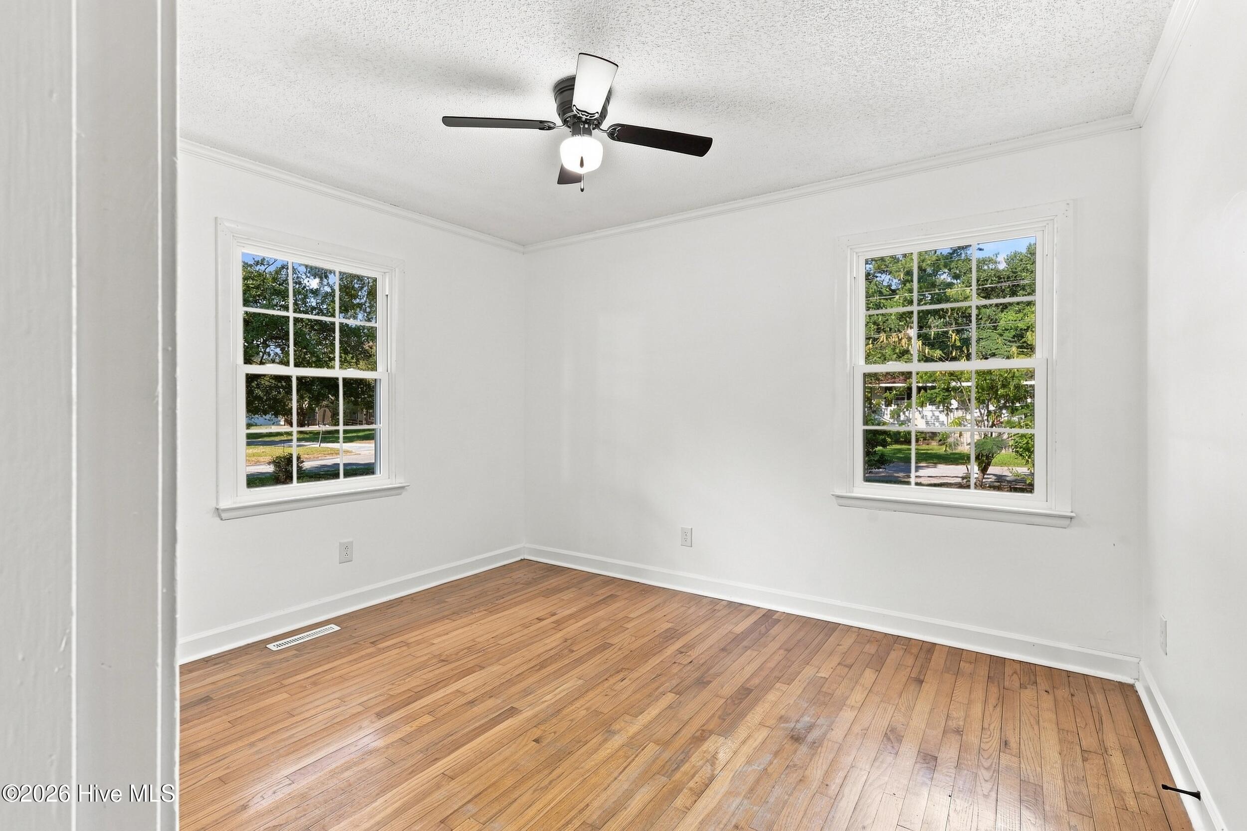 404 W Green Street Property Photo 12