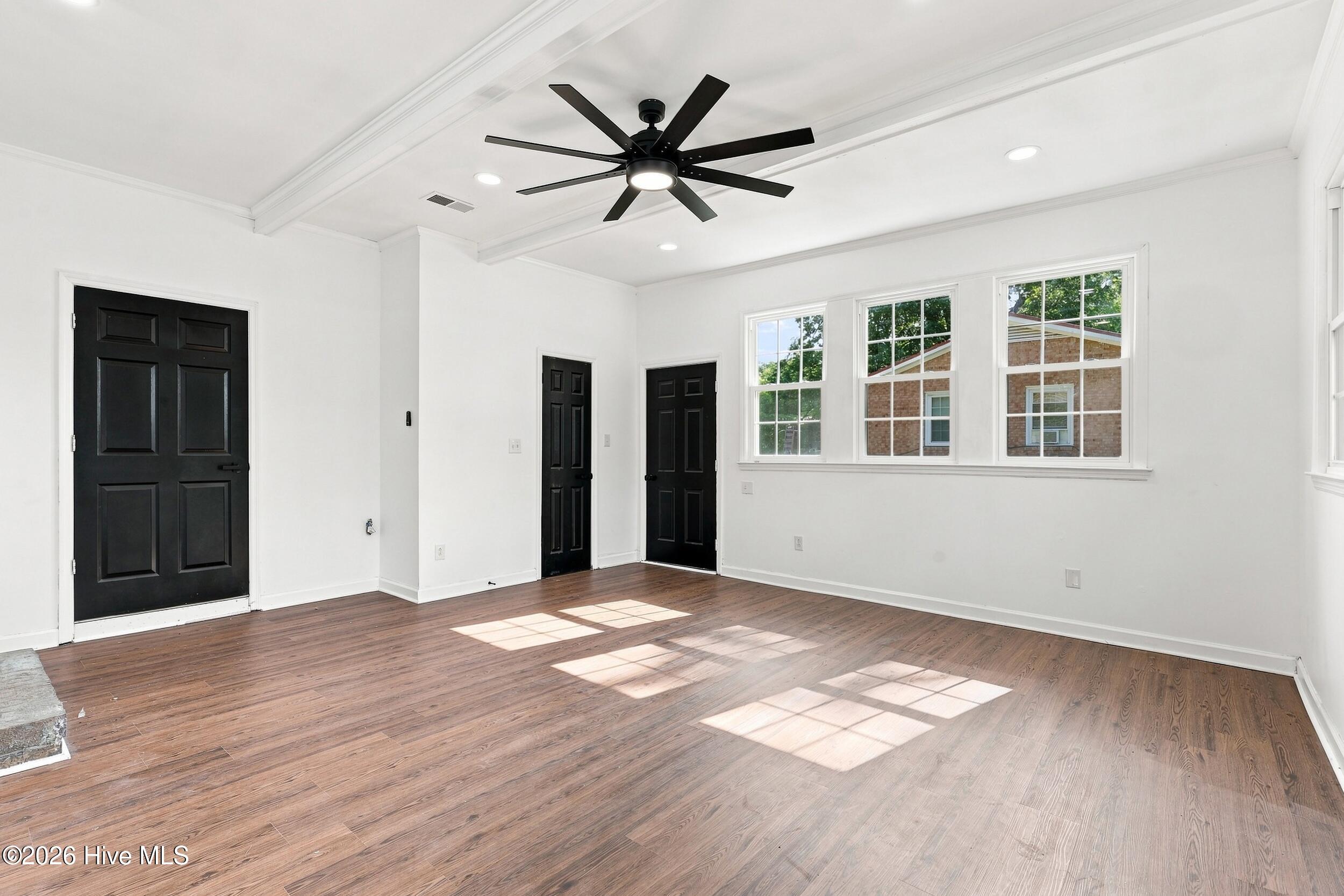 404 W Green Street Property Photo 15