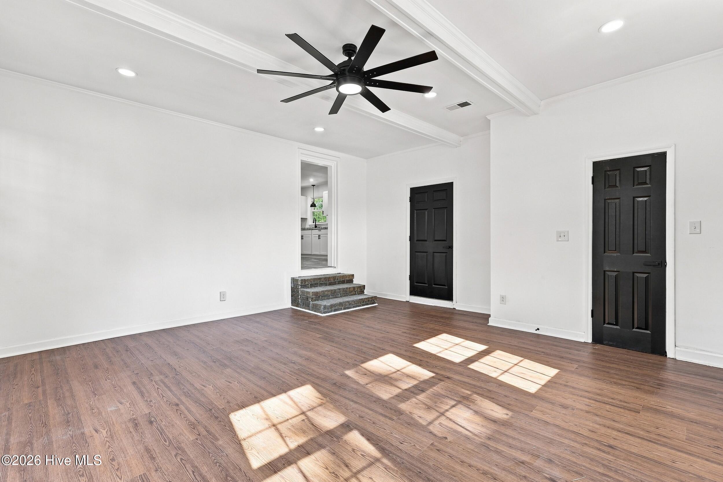 404 W Green Street Property Photo 16